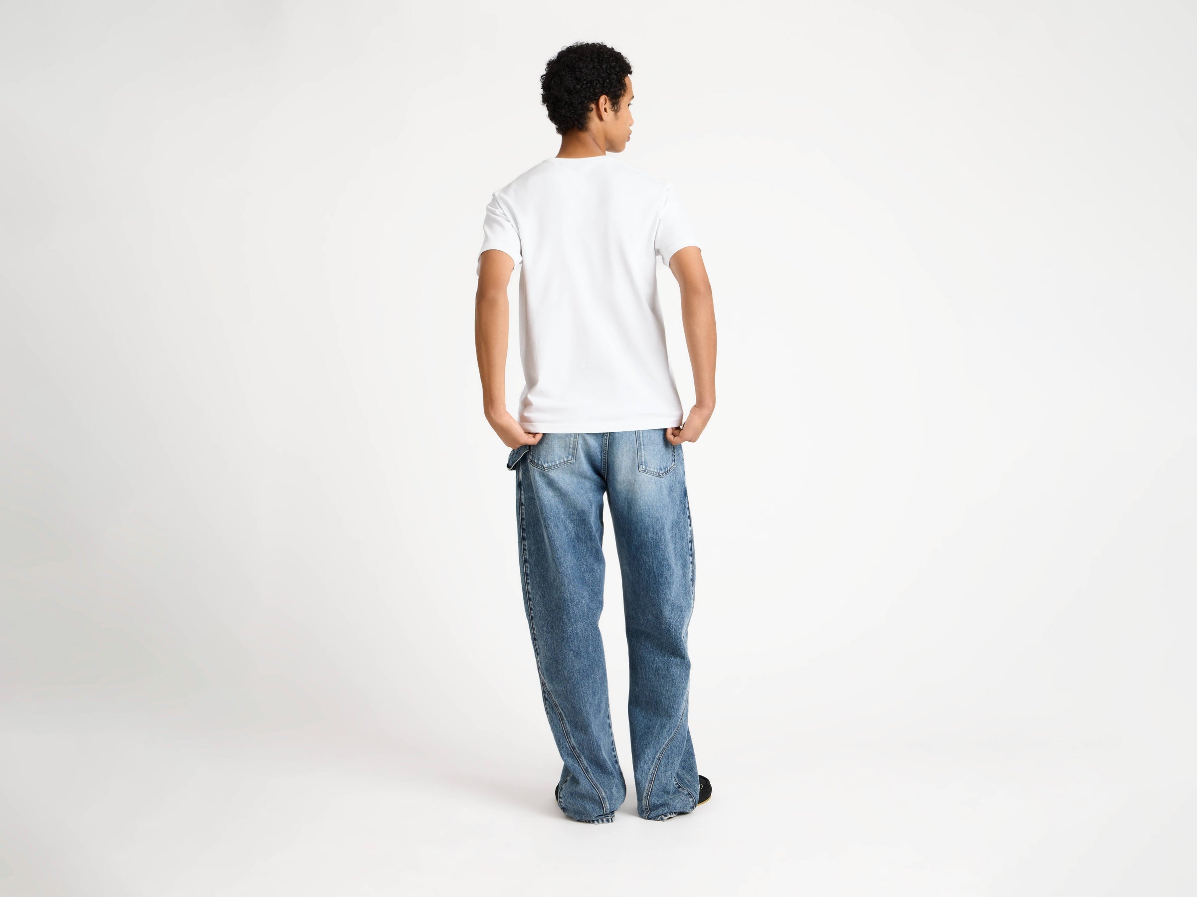 embroidered anchor t shirt white 1 Model Back 3