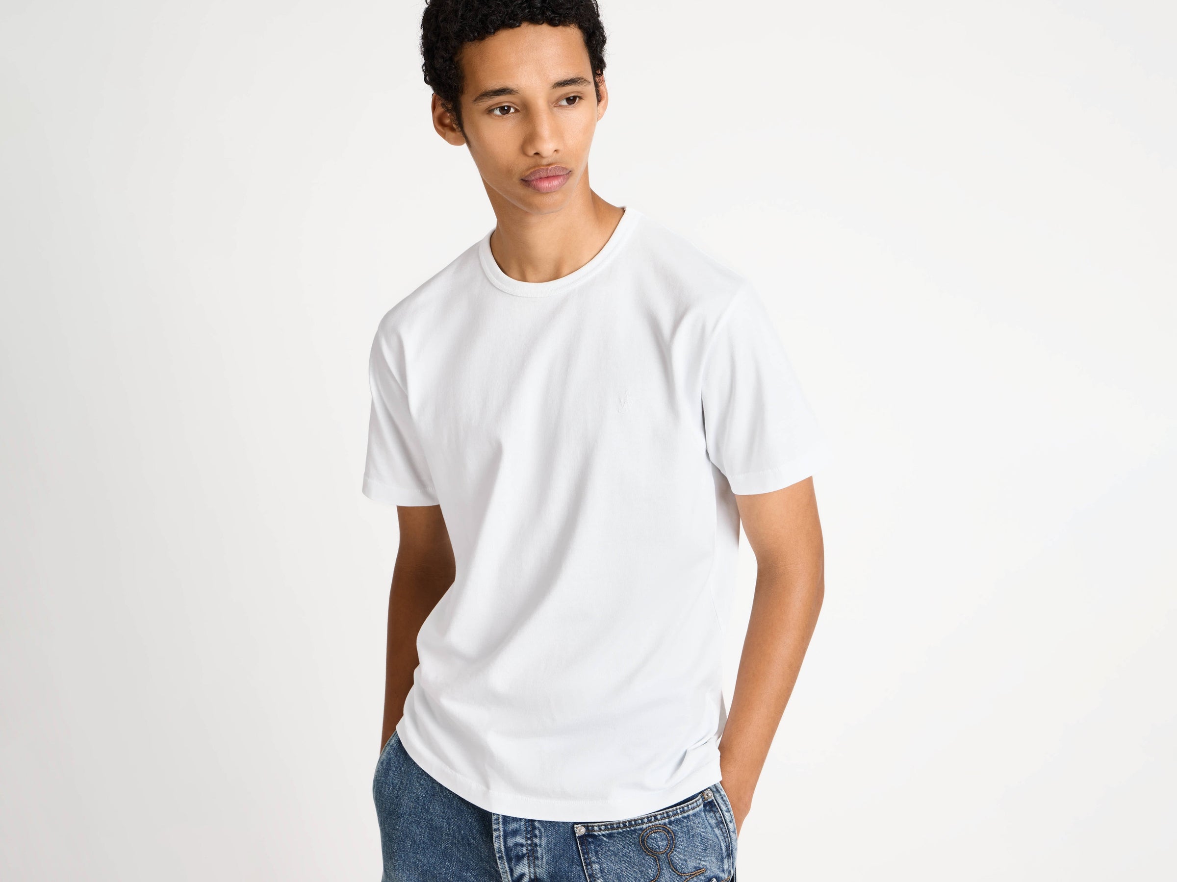 embroidered anchor t shirt white 1 Model Detail 2