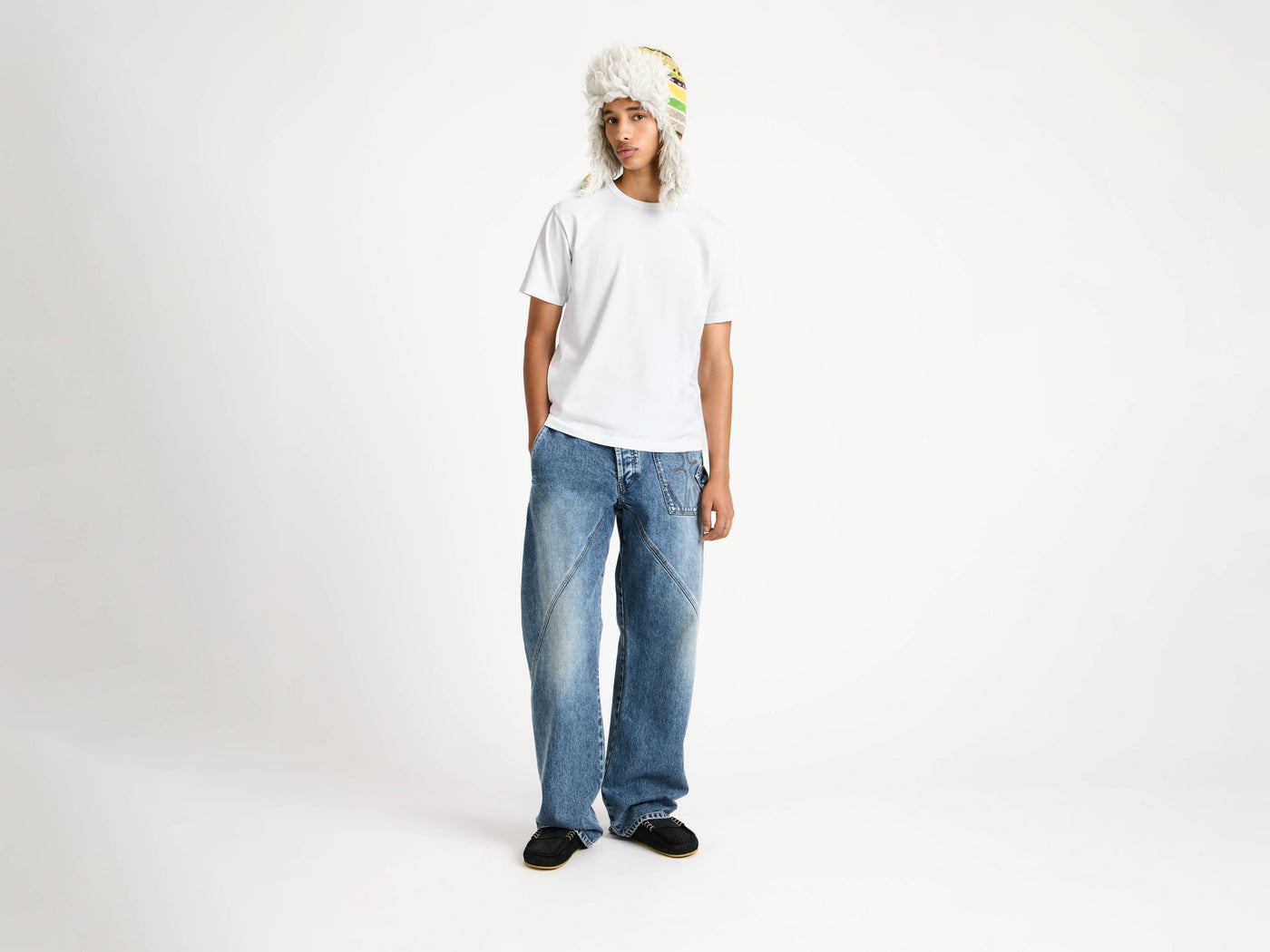 embroidered anchor t shirt white 1 Model Front 1