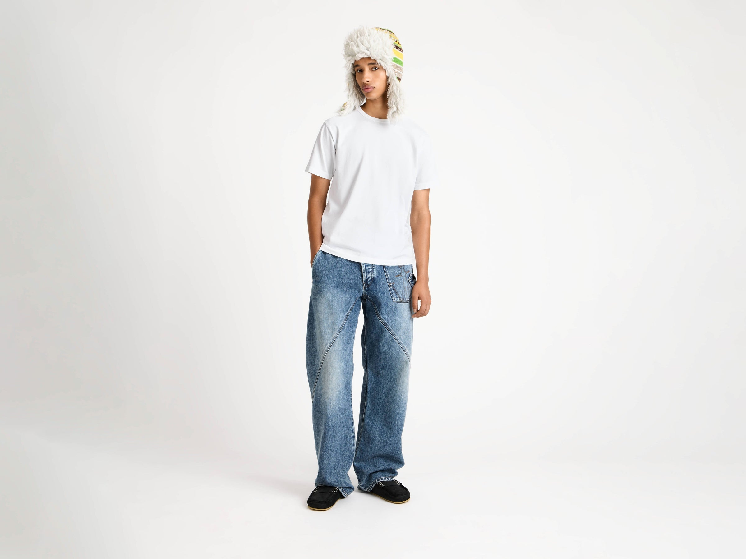 embroidered anchor t shirt white 1 Model Front 1
