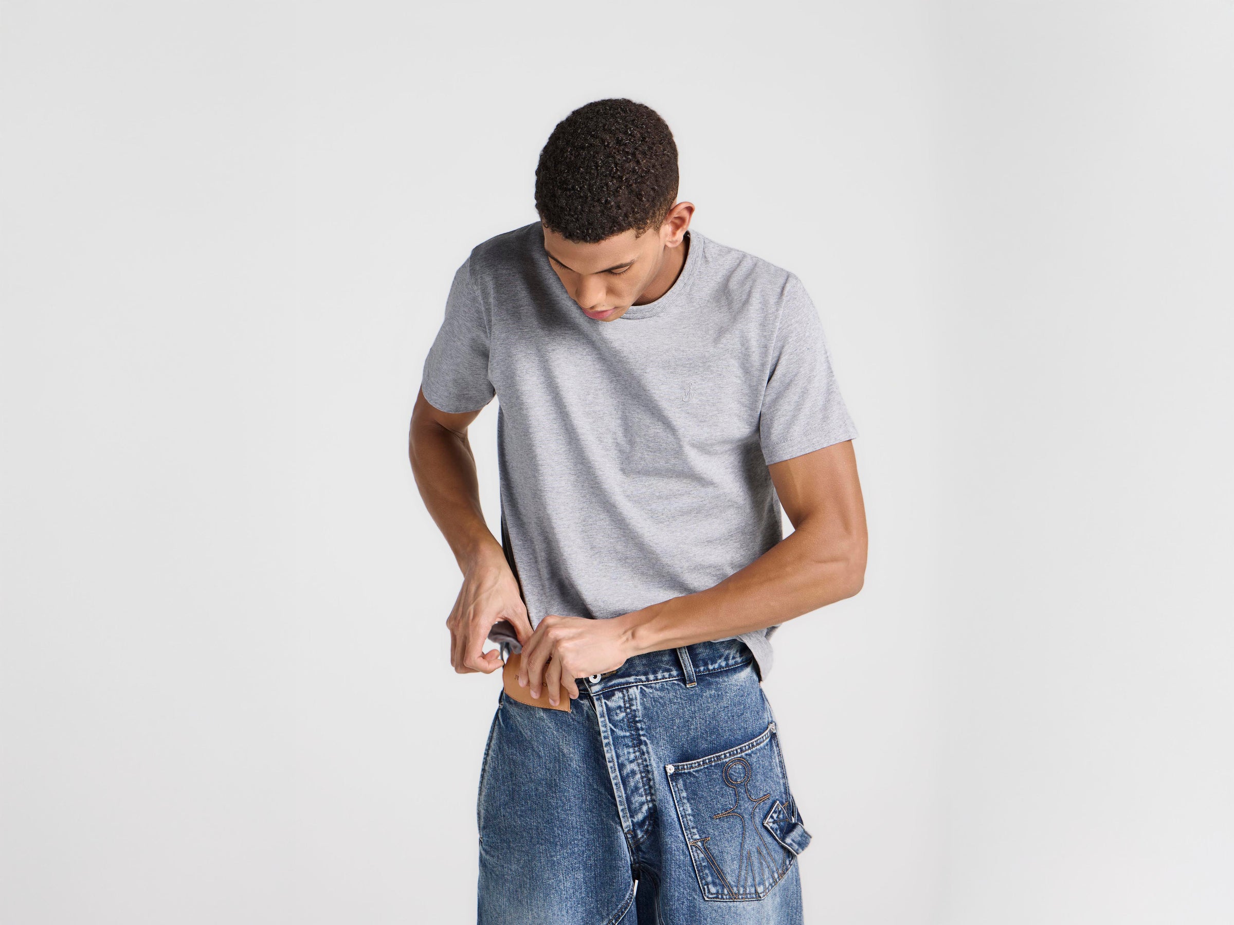 MENS EMBROIDERED ANCHOR T-SHIRT IN MID GREY MELANGE