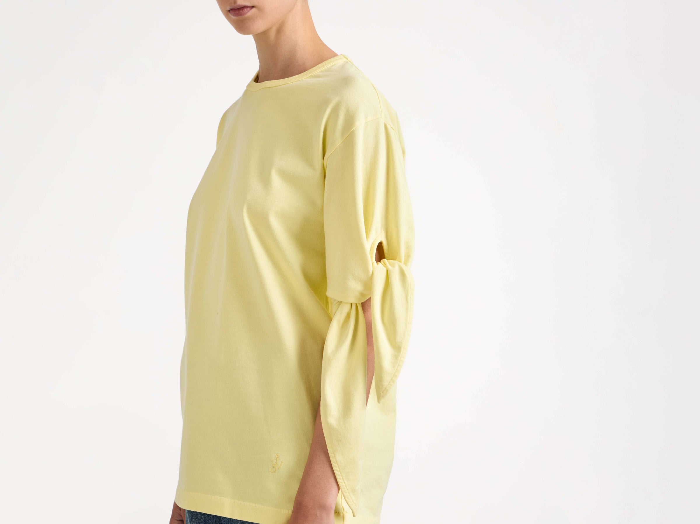 KNOTTED SLEEVE T-SHIRT IN YELLOW