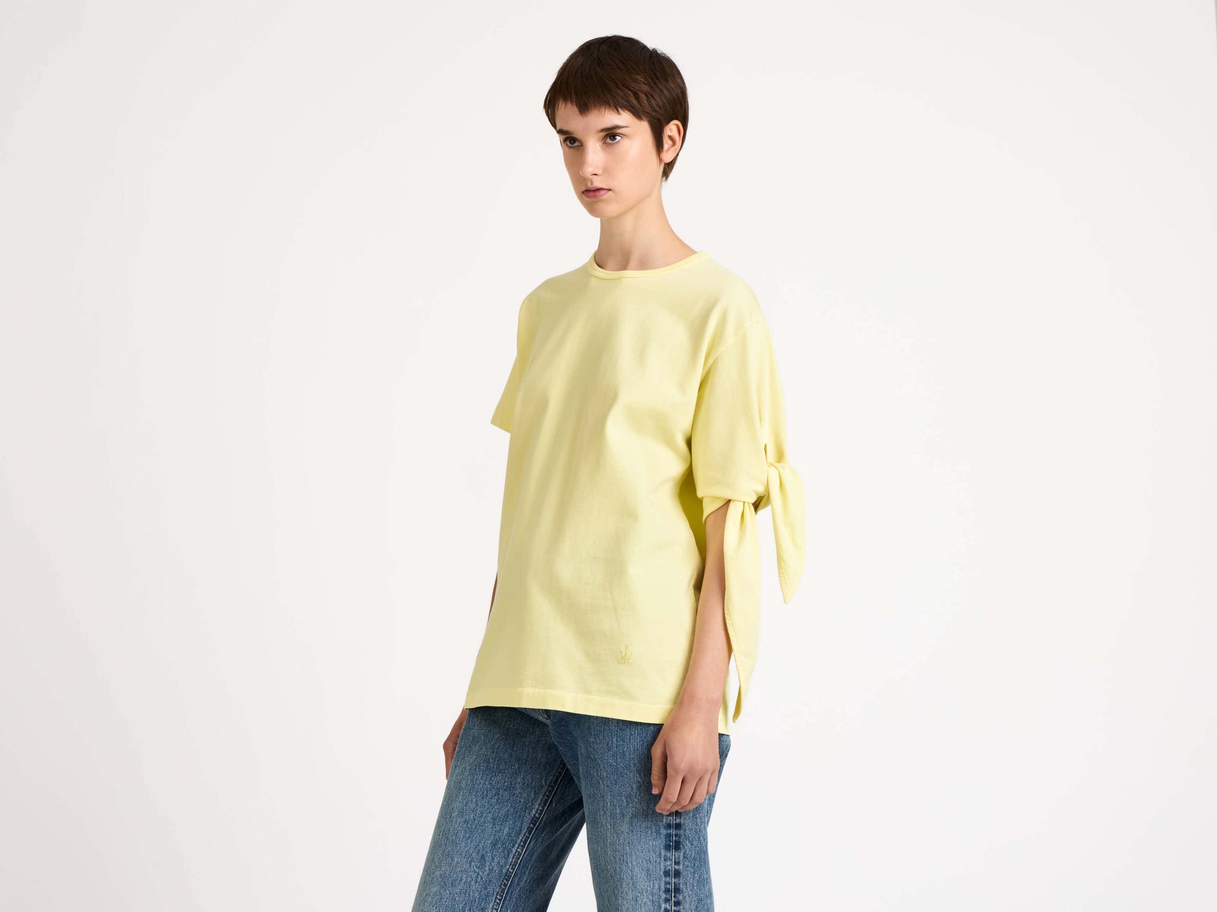 KNOTTED SLEEVE T-SHIRT IN YELLOW