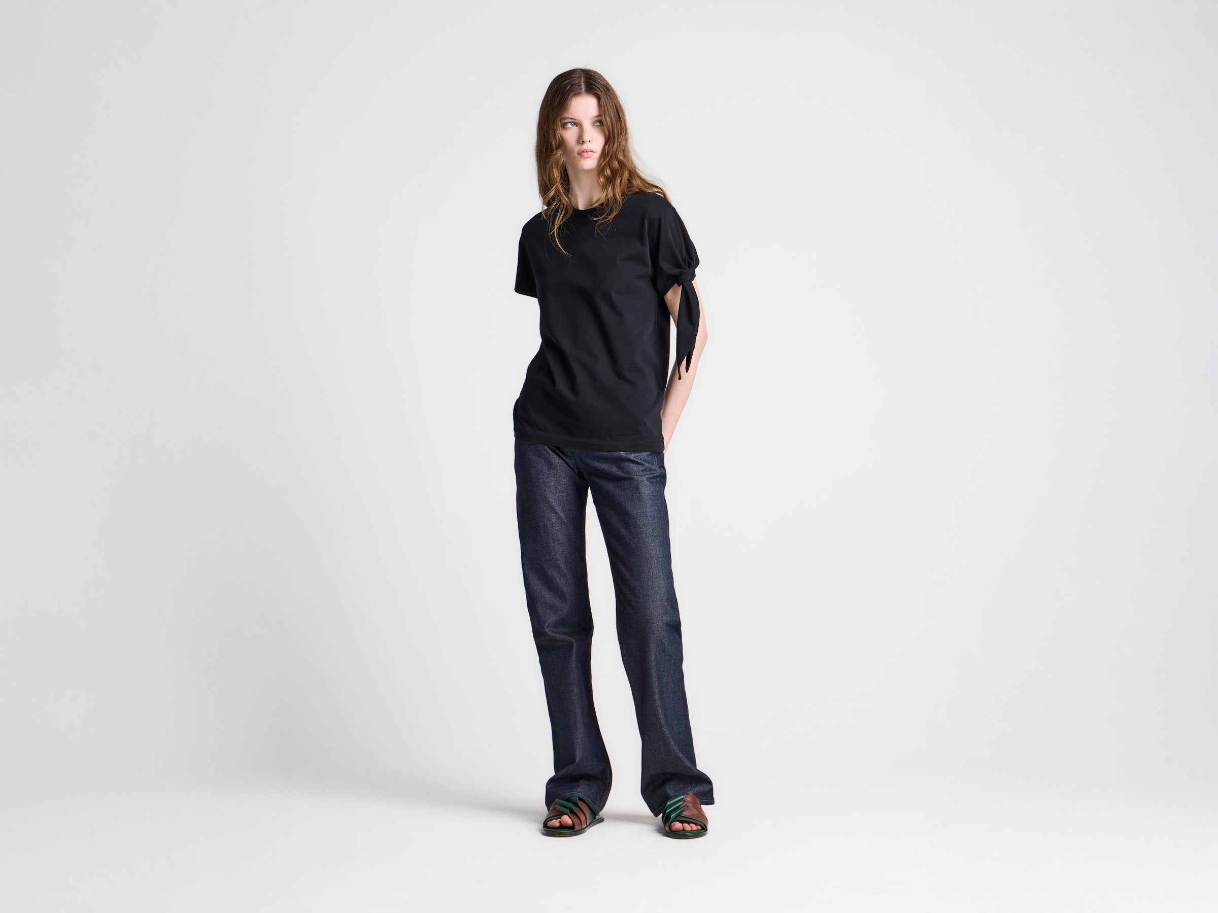 WOMENS KNOTTED SLEEVE T-SHIRT IN BLACK