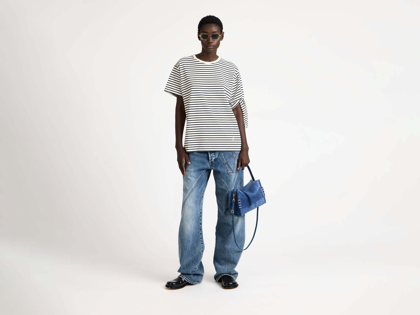 sleeve knot t shirt ecru navy Model Front 1