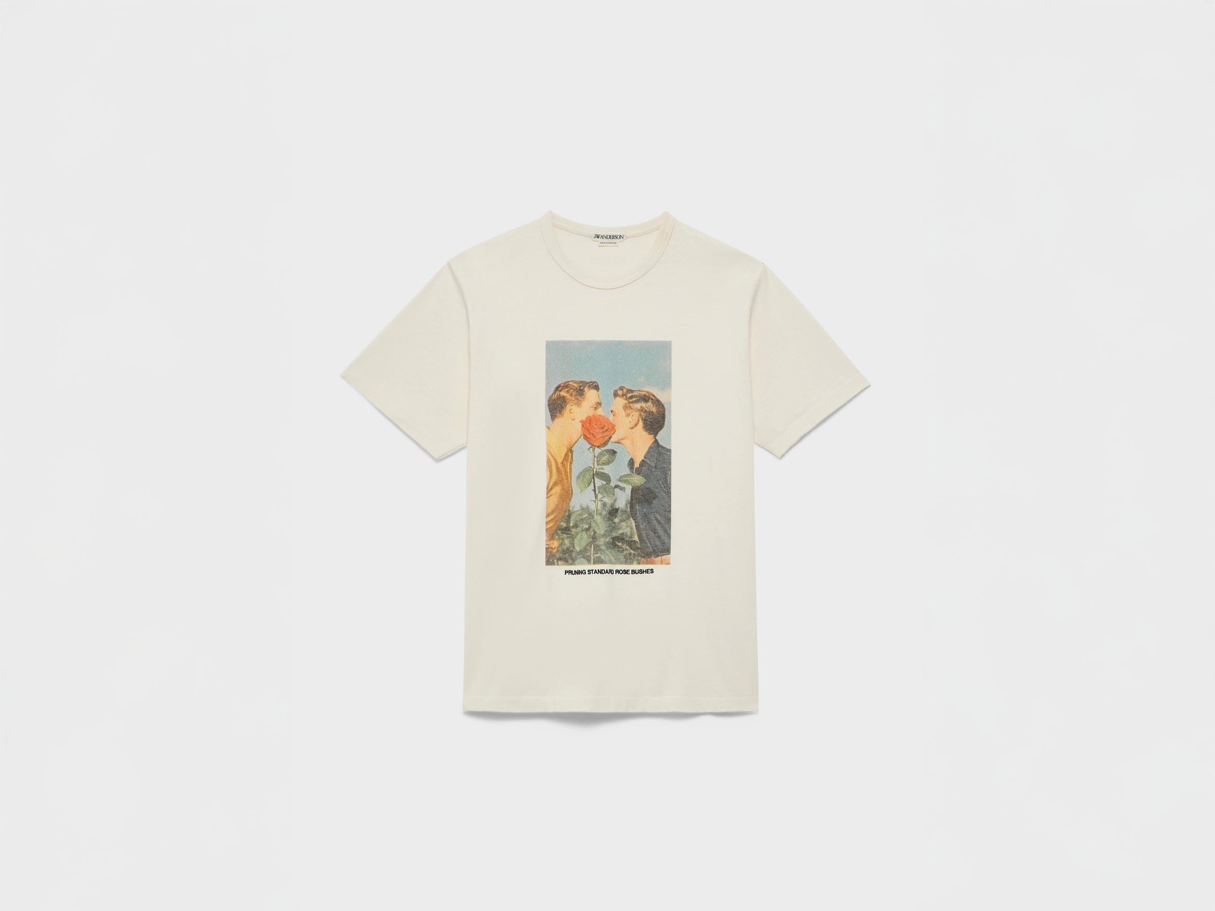 MENS 'KISSING BY THE ROSE BUSH' T-SHIRT IN ECRU