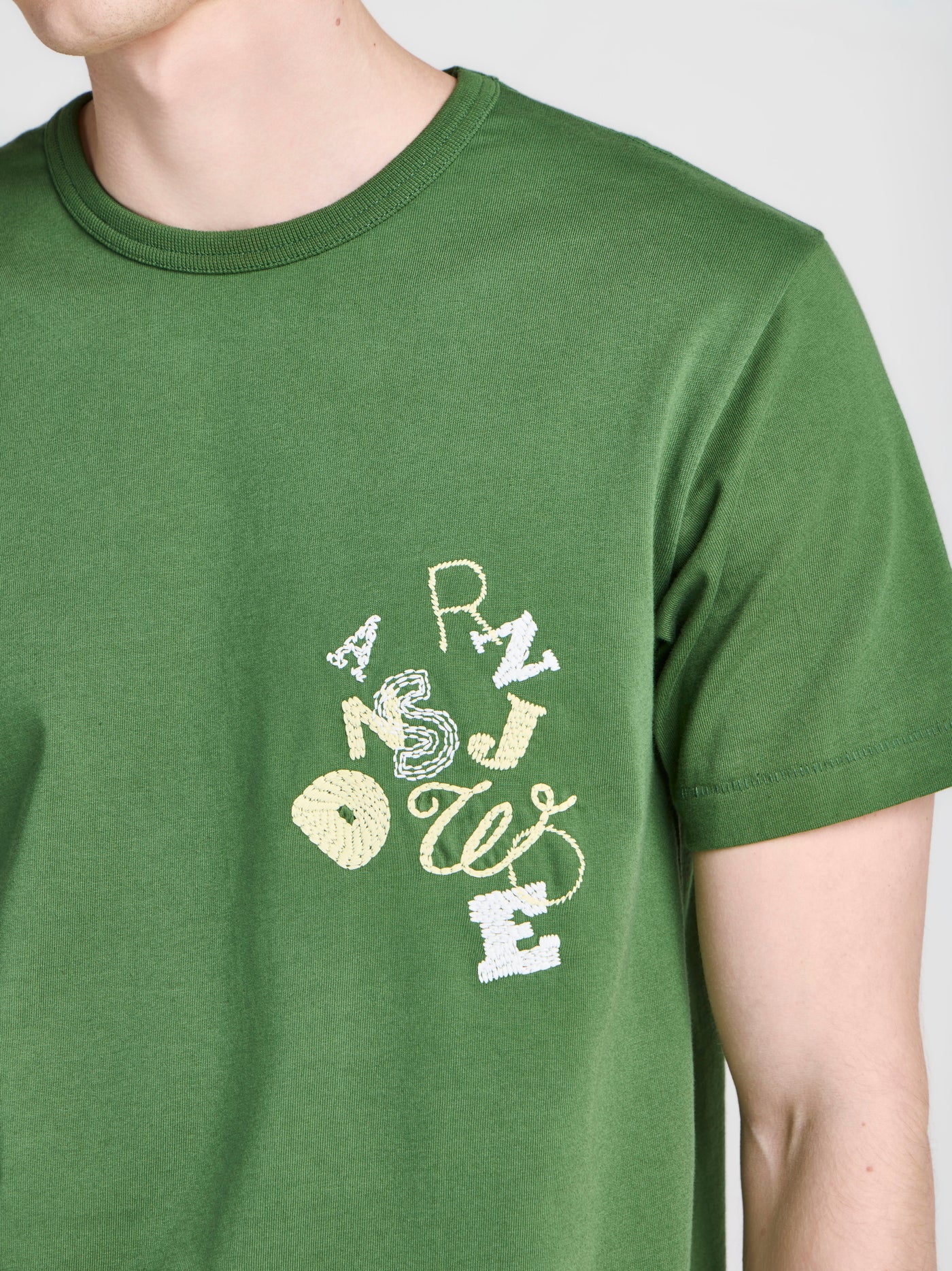 MENS SCATTERED LETTERS T-SHIRT IN GREEN