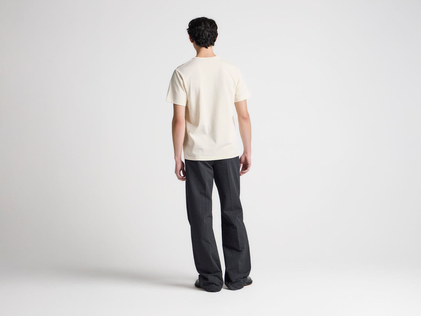 MENS PICKING FRUIT GRAPHIC PRINT T-SHIRT IN ECRU