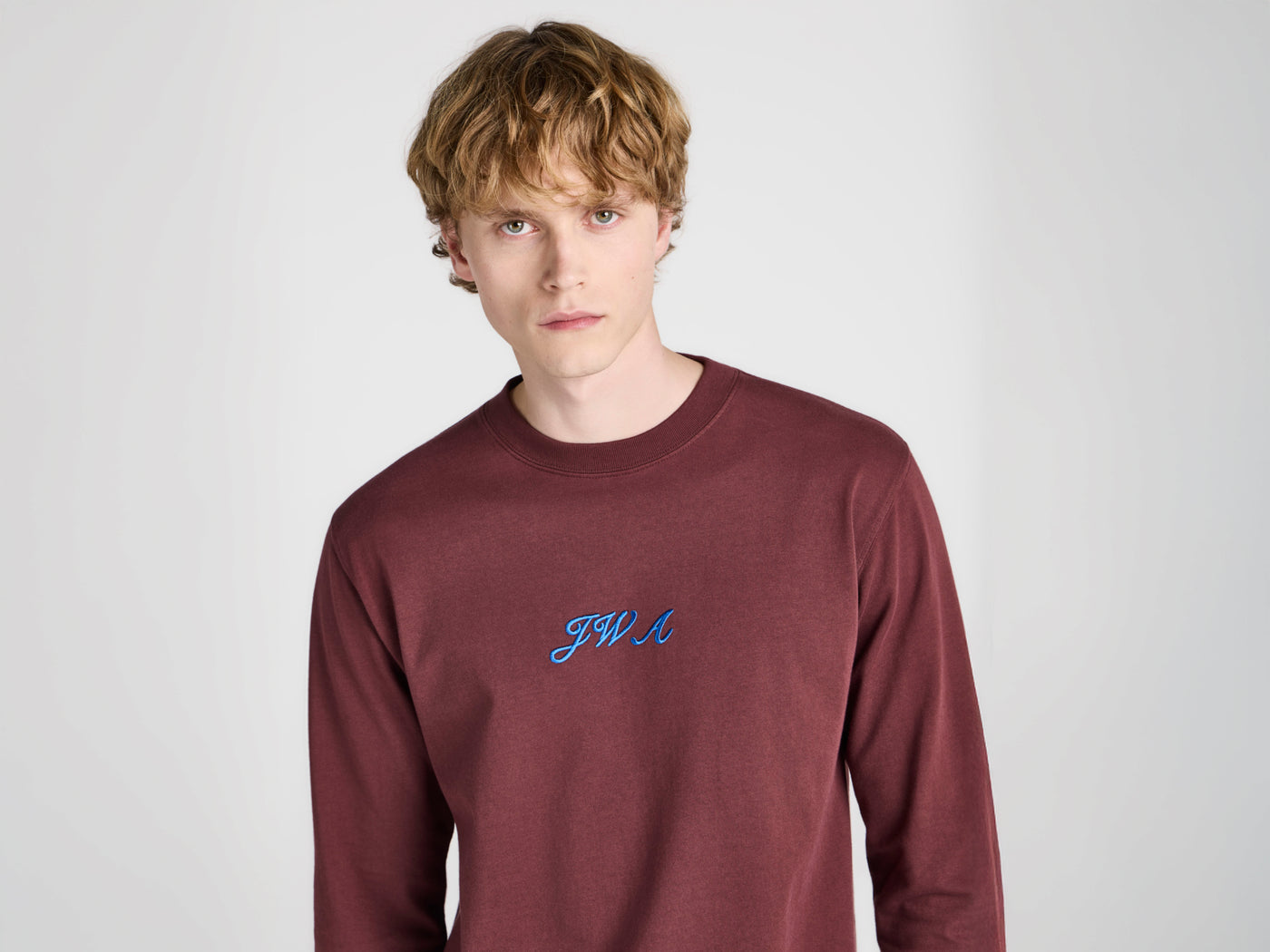 MENS 'JWA' SCRIPT T-SHIRT IN PLUM
