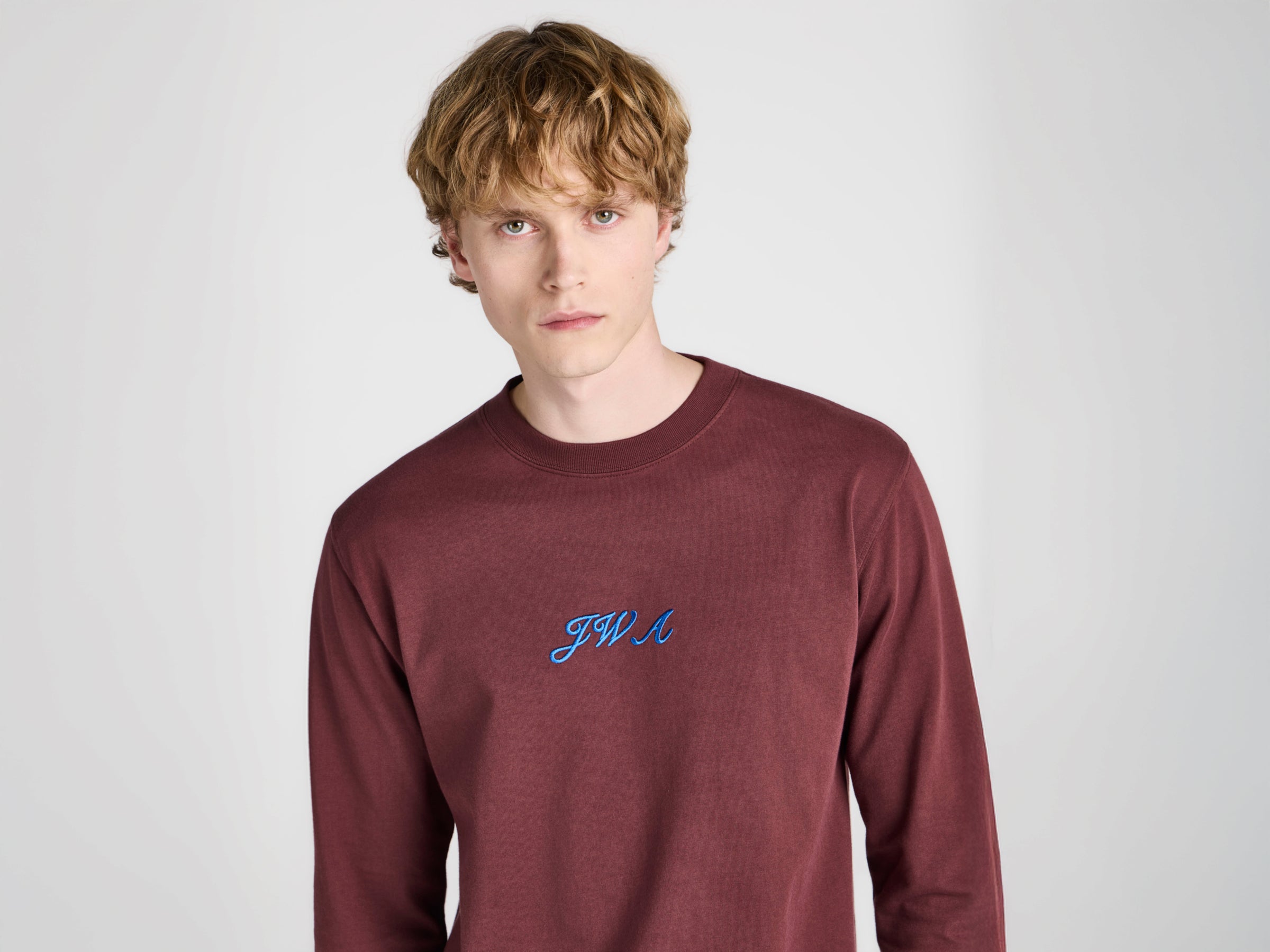 MENS 'JWA' SCRIPT T-SHIRT IN PLUM