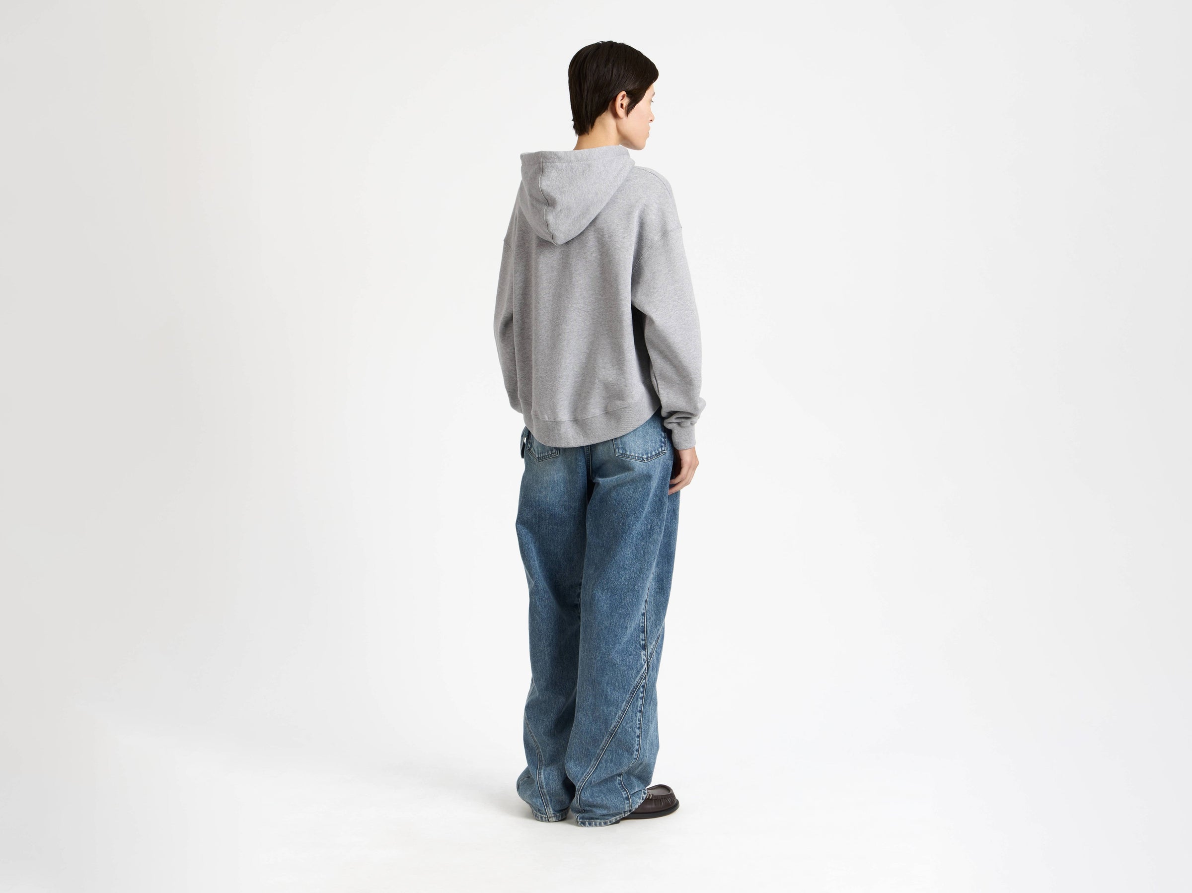 curved hem hoodie mid grey melange Model Back 3