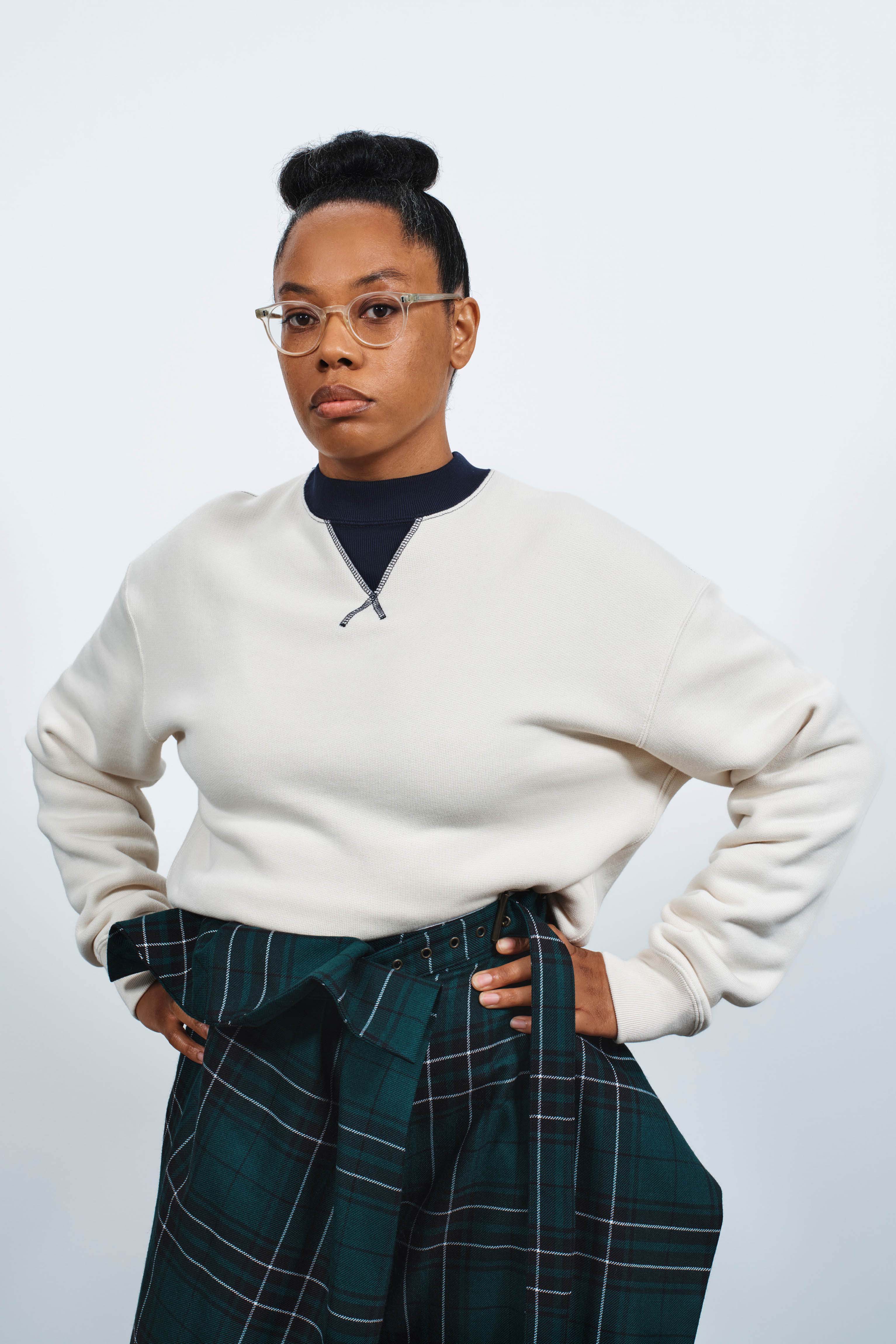 jwアンダーソン WOMENS CONTRAST COLLAR SWEATSHIRT IN ECRU & NAVY in ECRU/NAVY