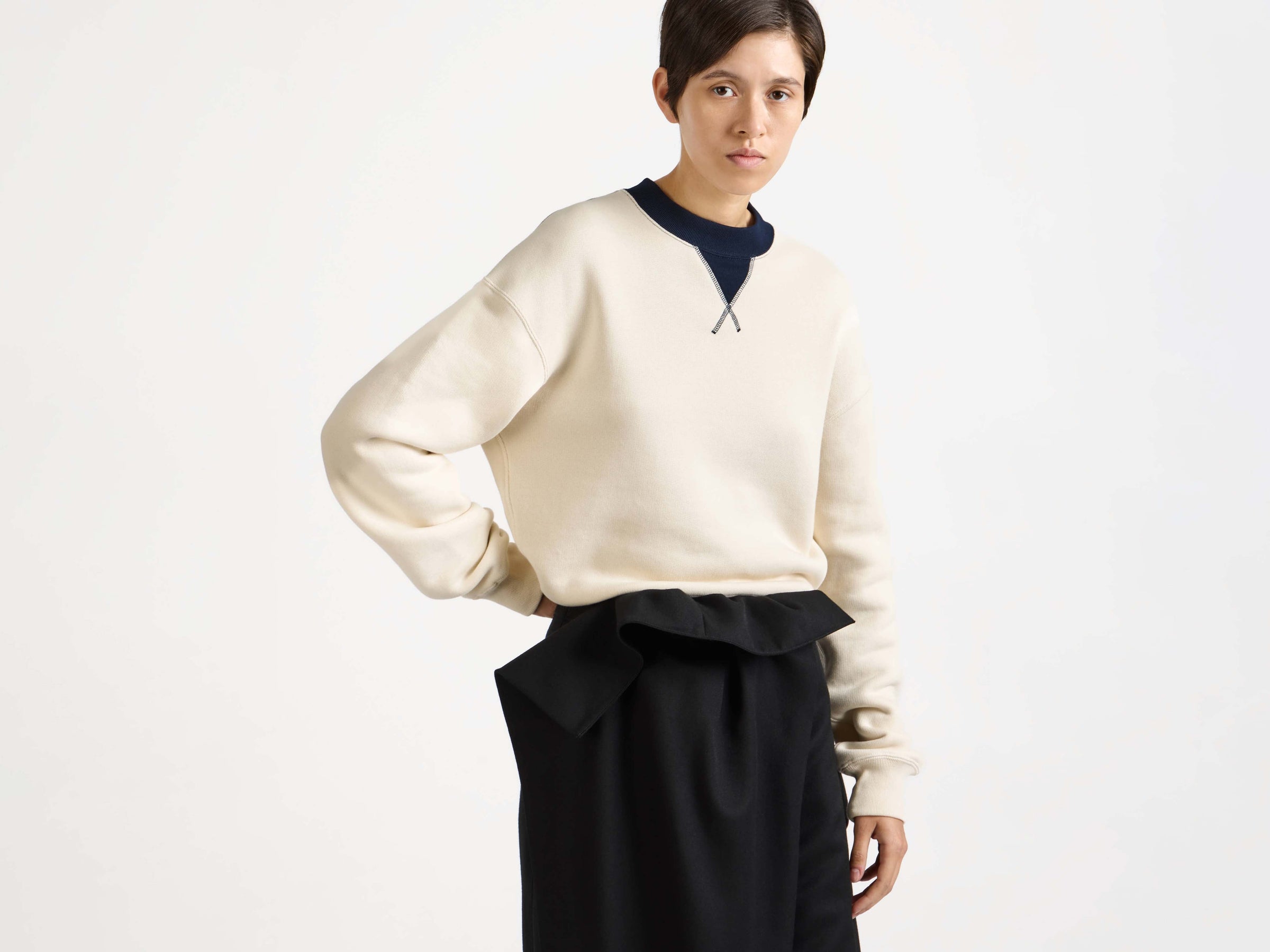 contrast collar sweatshirt ecru navy 1 Model Detail 4