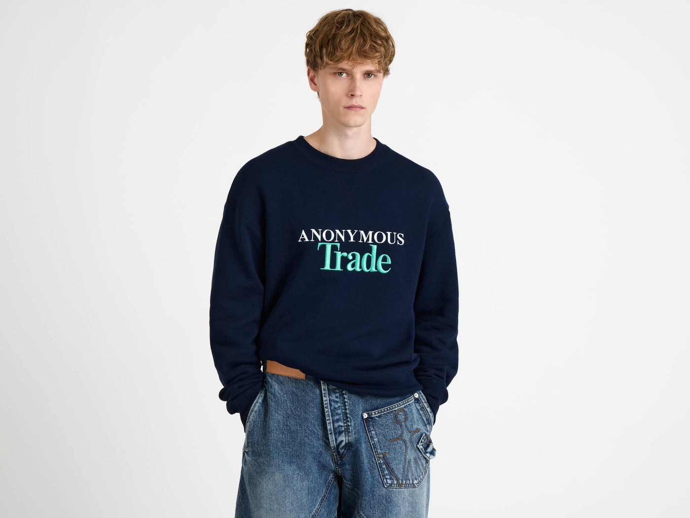 anonymous trade sweatshirt navy Model Detail 1