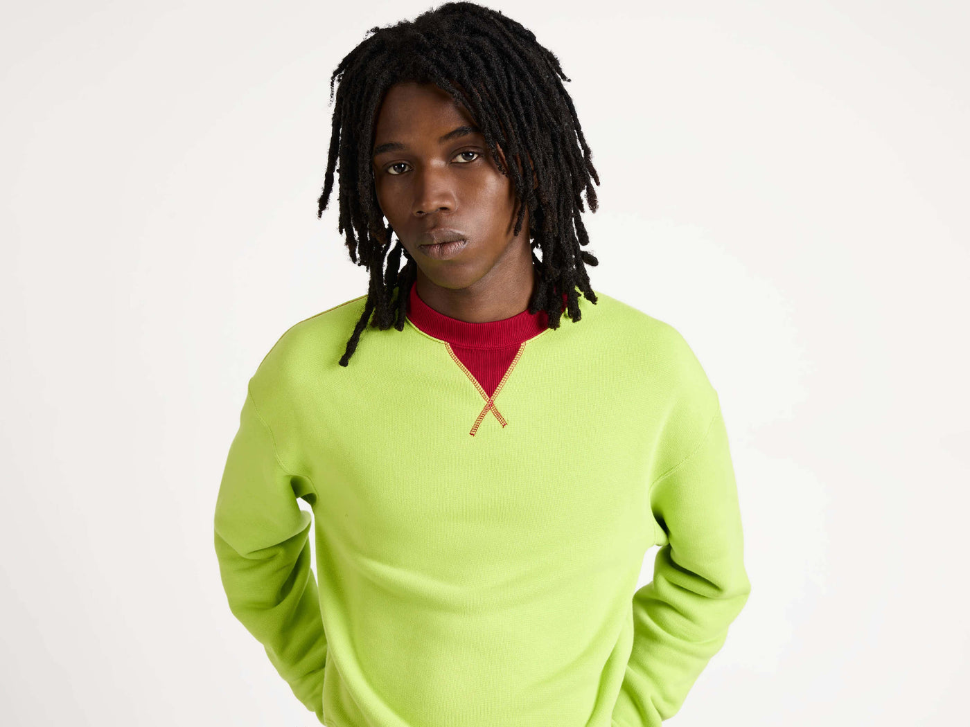 CONTRAST COLLAR SWEATSHIRT IN LIME & RED
