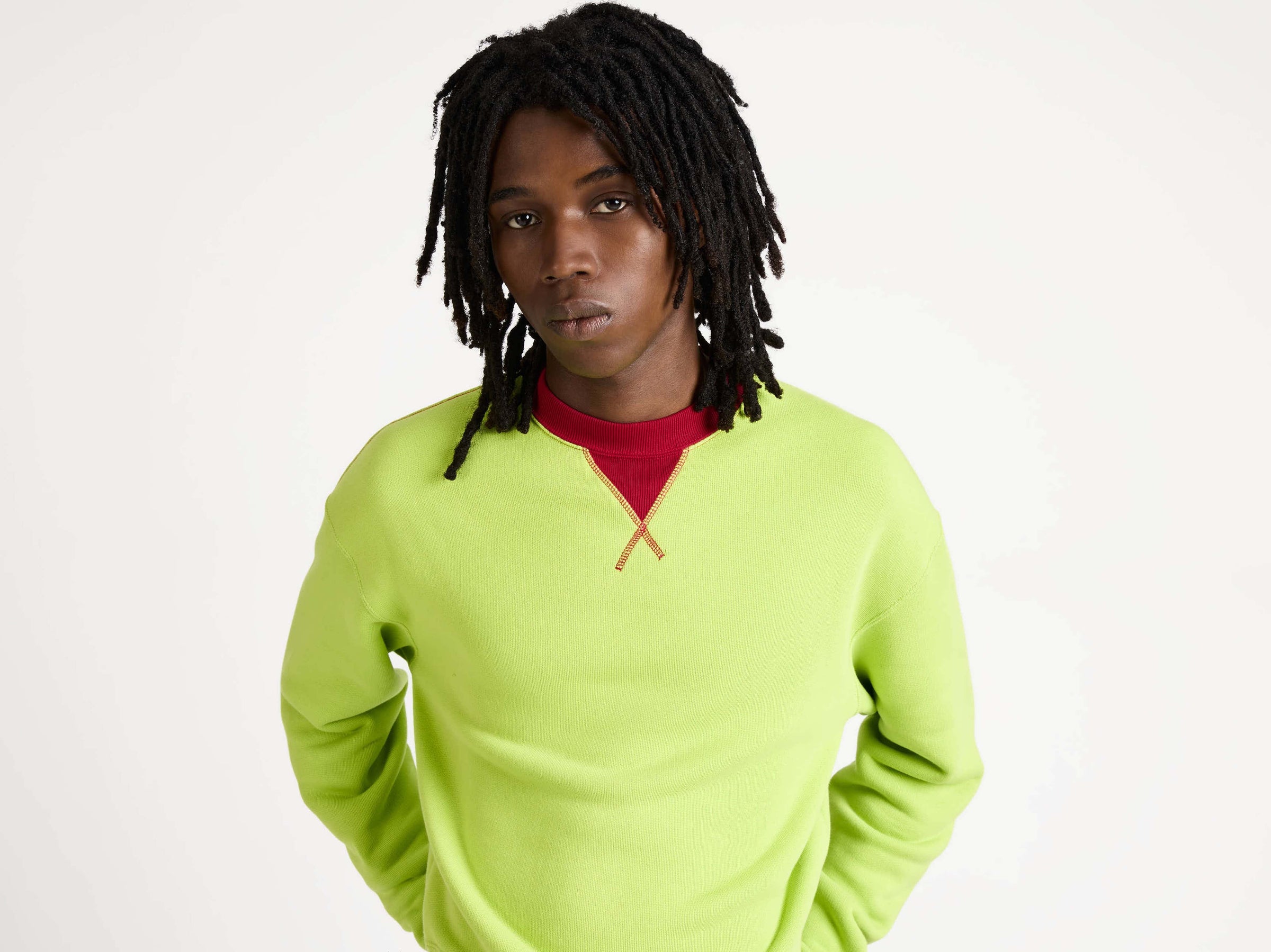 CONTRAST COLLAR SWEATSHIRT IN LIME & RED