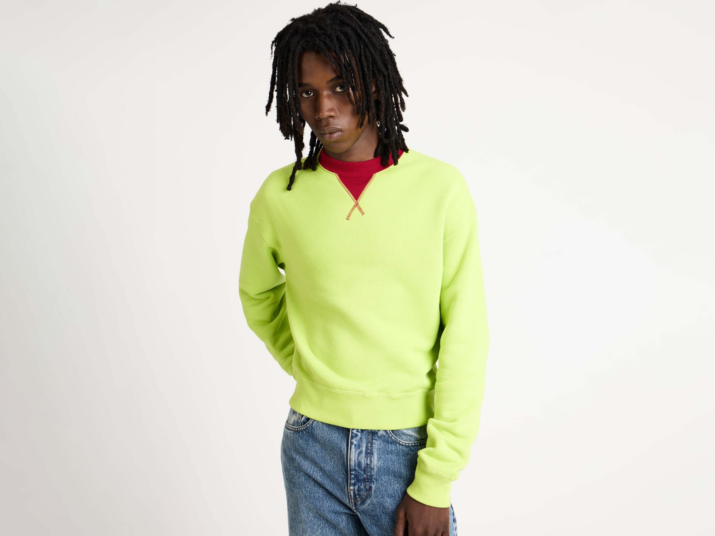 CONTRAST COLLAR SWEATSHIRT IN LIME & RED