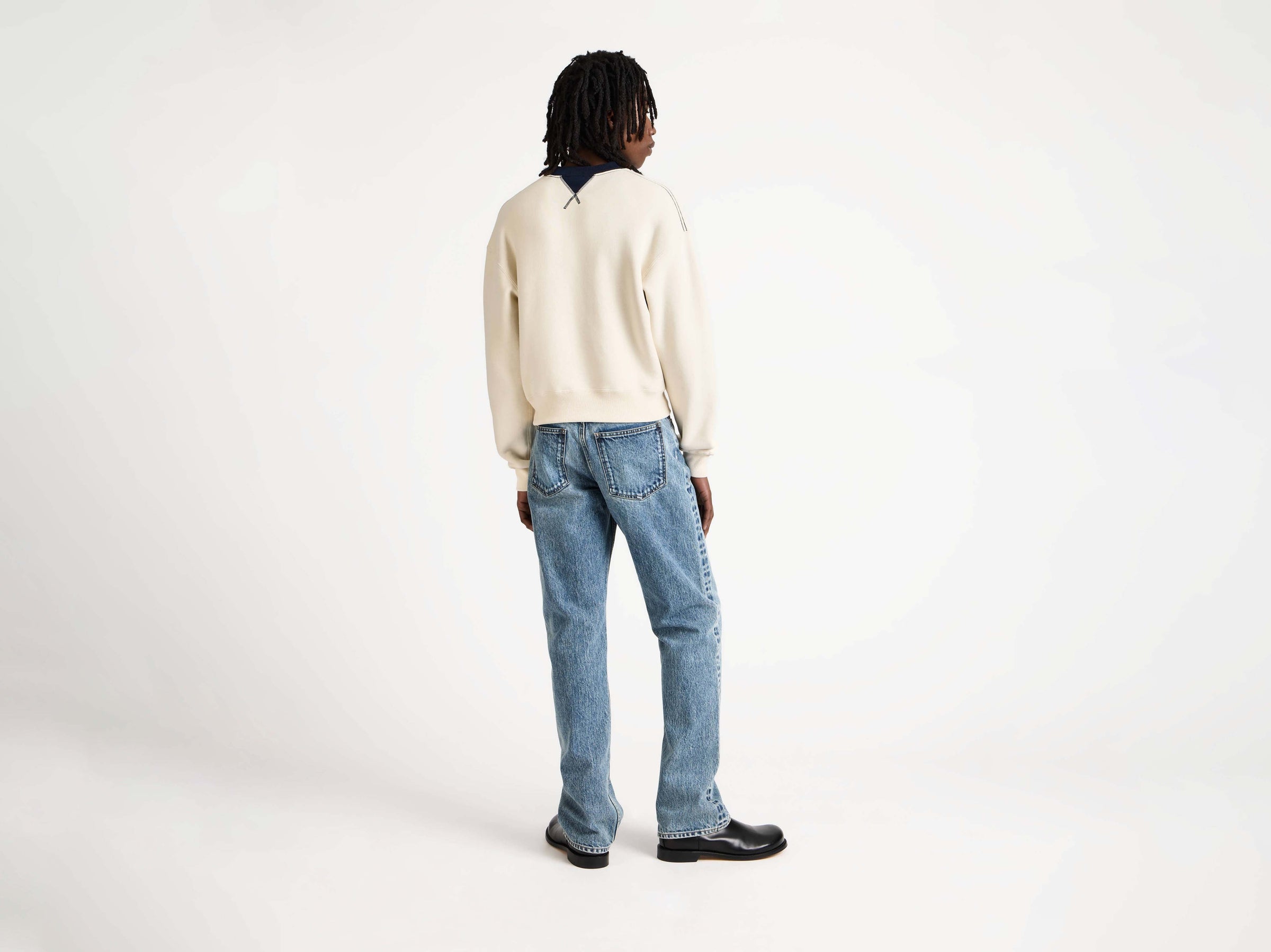CONTRAST COLLAR SWEATSHIRT IN ECRU & NAVY