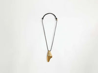 small spear pendant beige Product Front 1