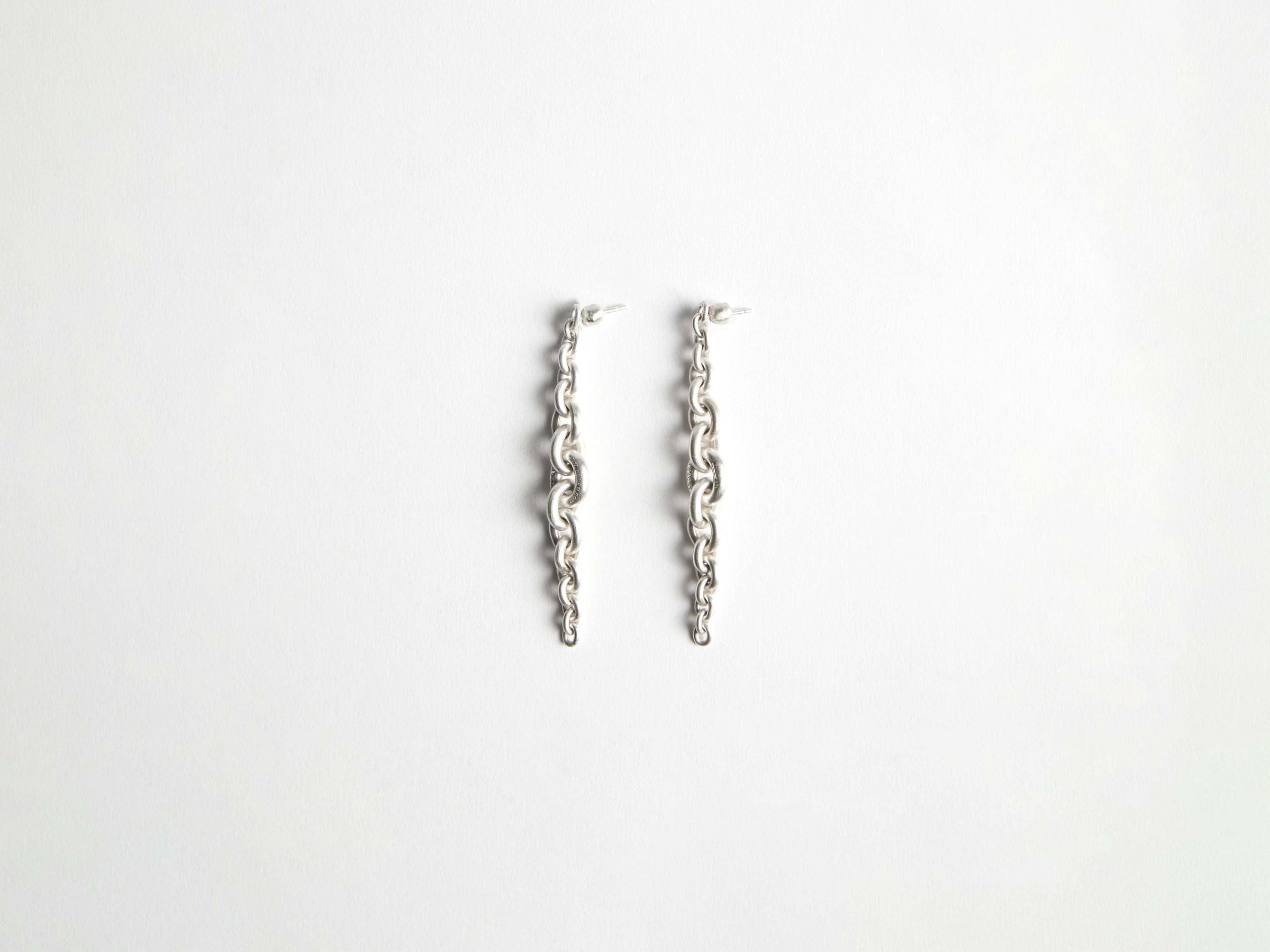 chain earrings white Product Front 3