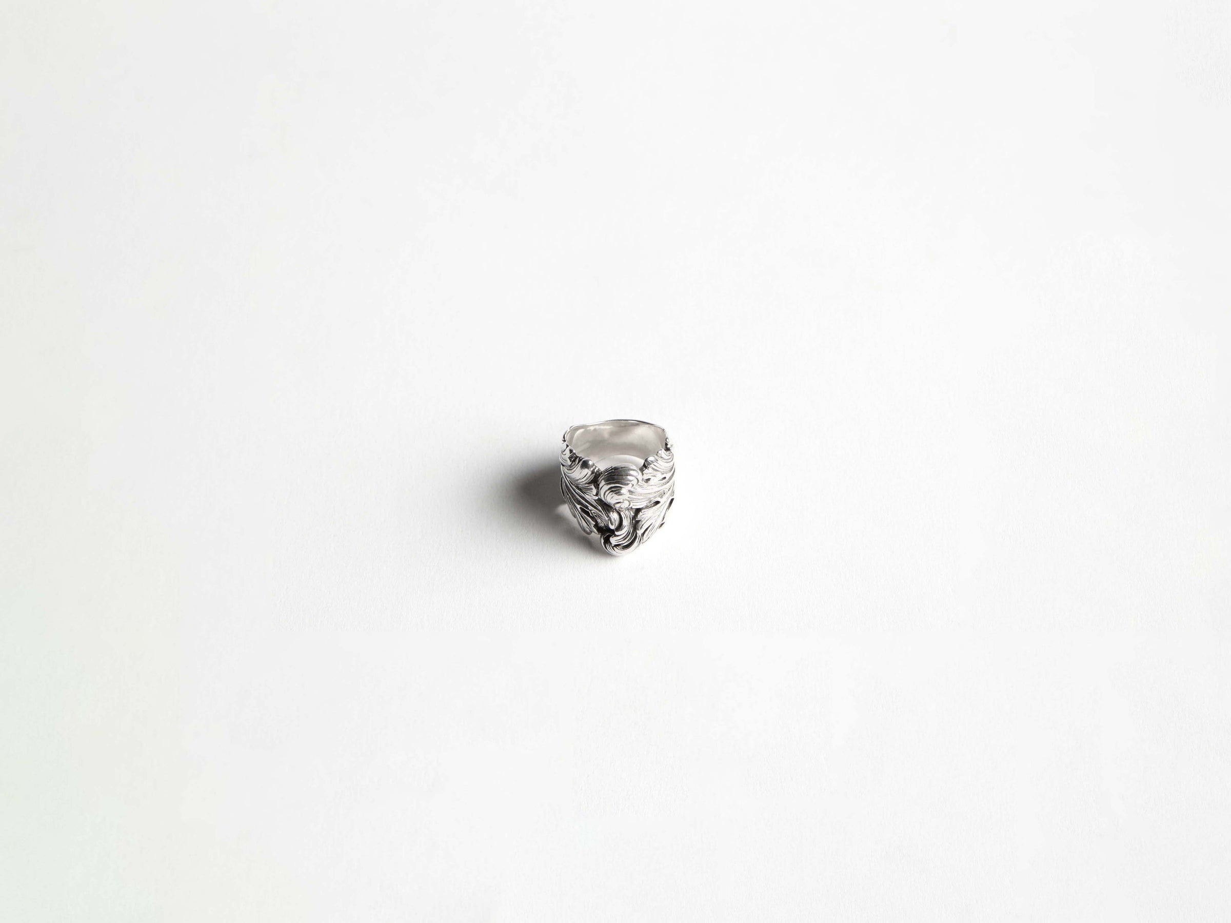 casted ring white Product Back 1