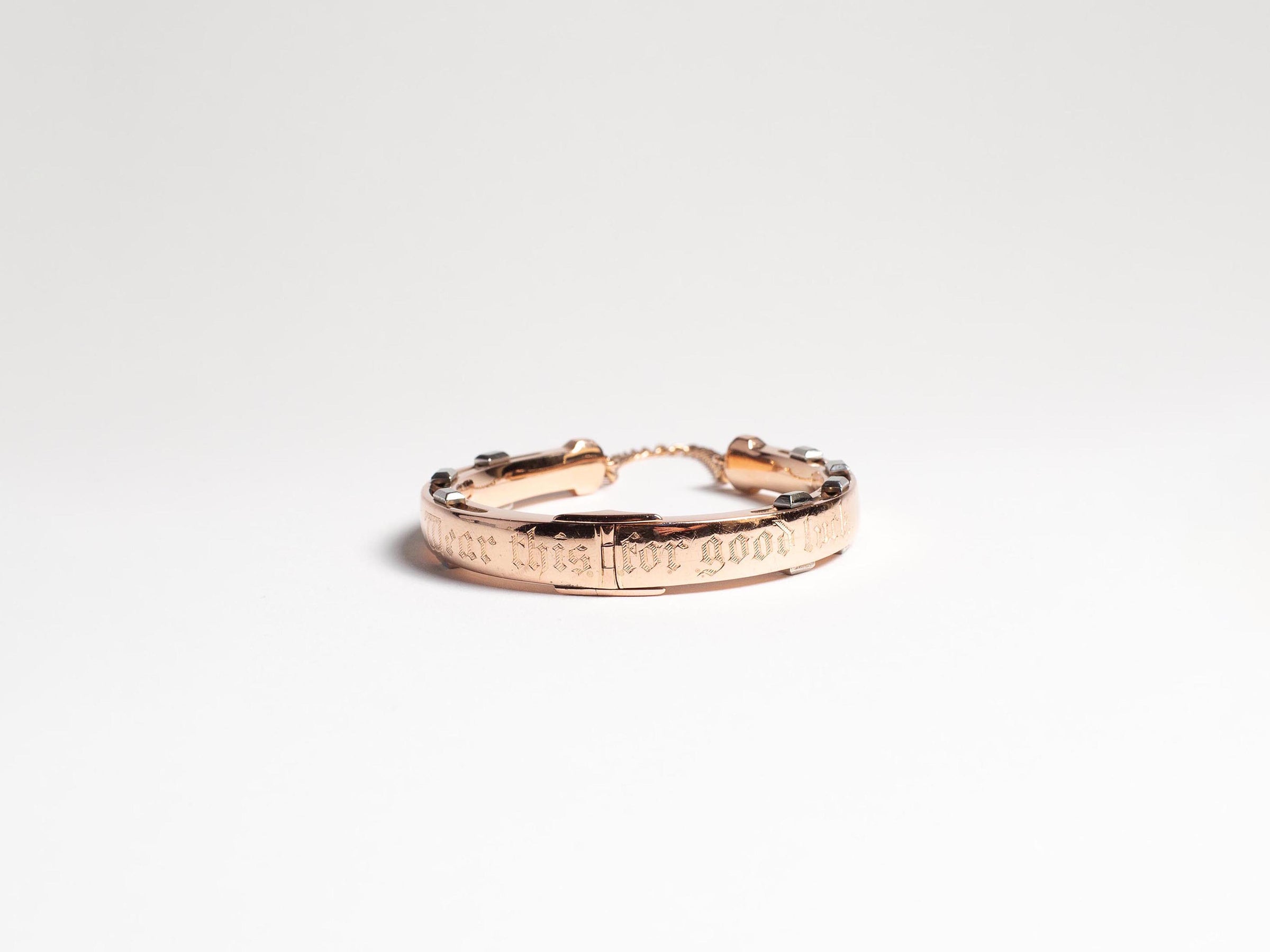 HORSESHOE BANGLE IN 15kt GOLD