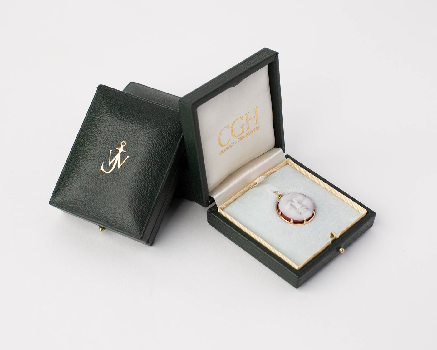MOON PENDANT IN 9kt GOLD