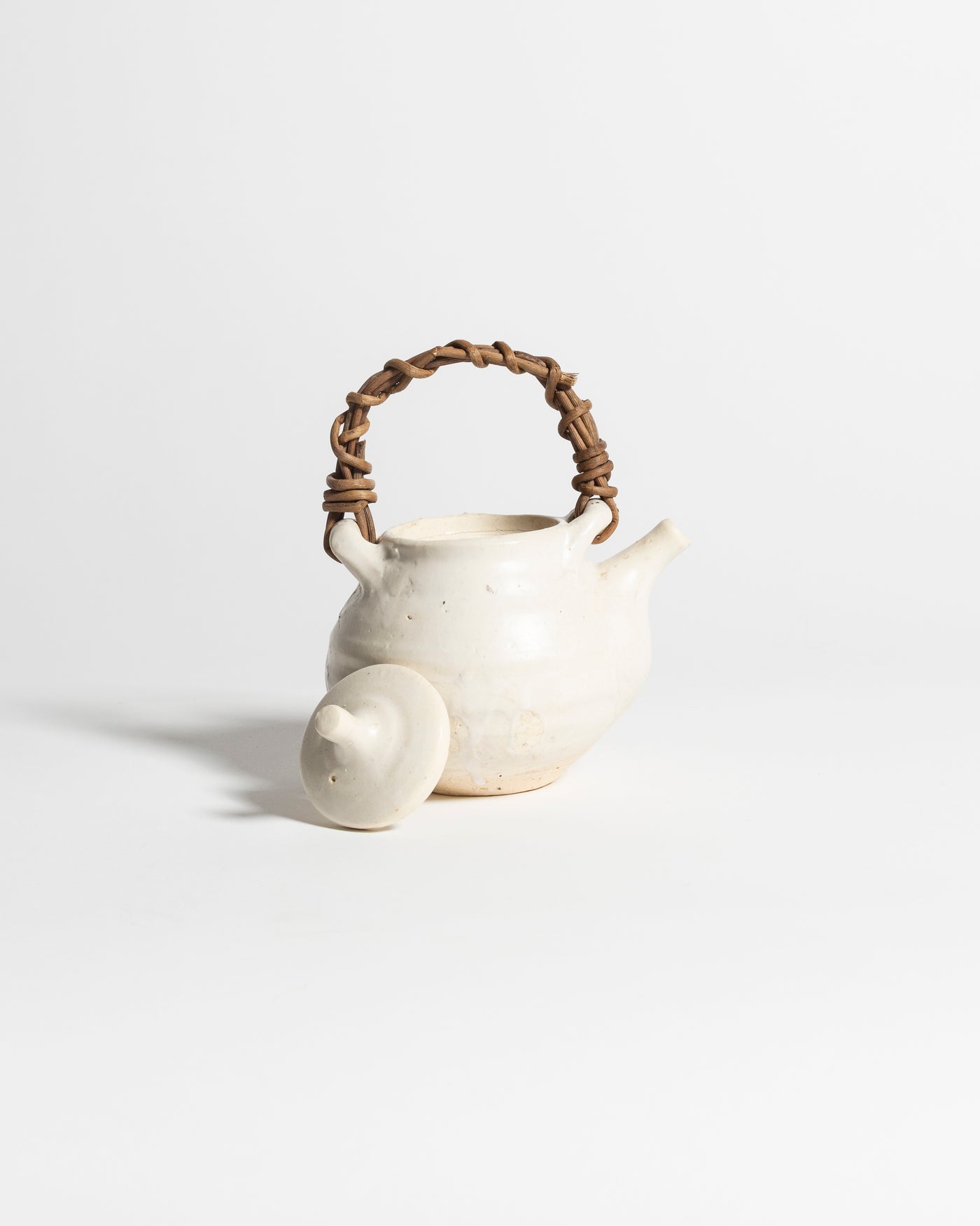 AKIKO HIRAI ROUND PLAIN TEAPOT CANE HANDLE