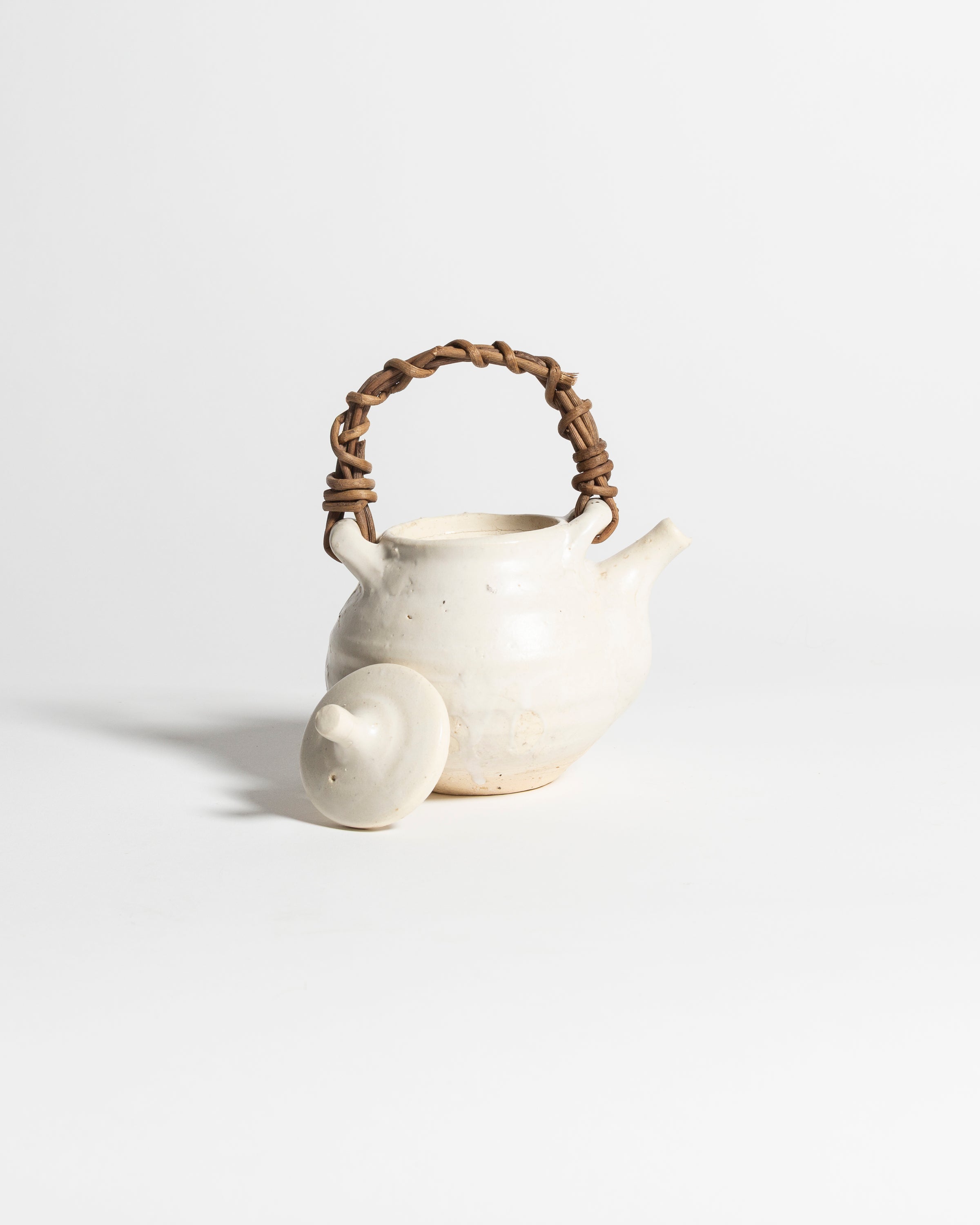 AKIKO HIRAI ROUND PLAIN TEAPOT CANE HANDLE