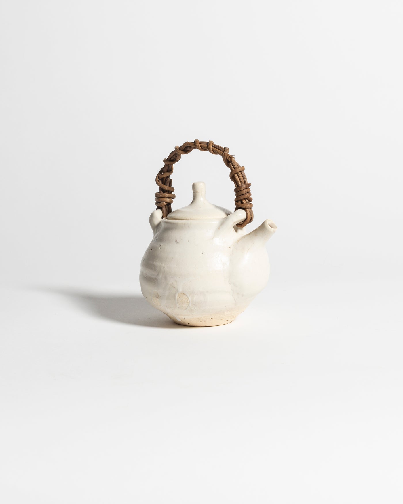 AKIKO HIRAI ROUND PLAIN TEAPOT CANE HANDLE