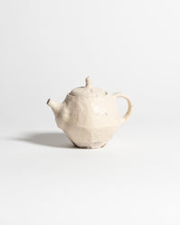 AKIKO HIRAI LONG FACETED BACK HANDLE TEAPOT IN WHITE
