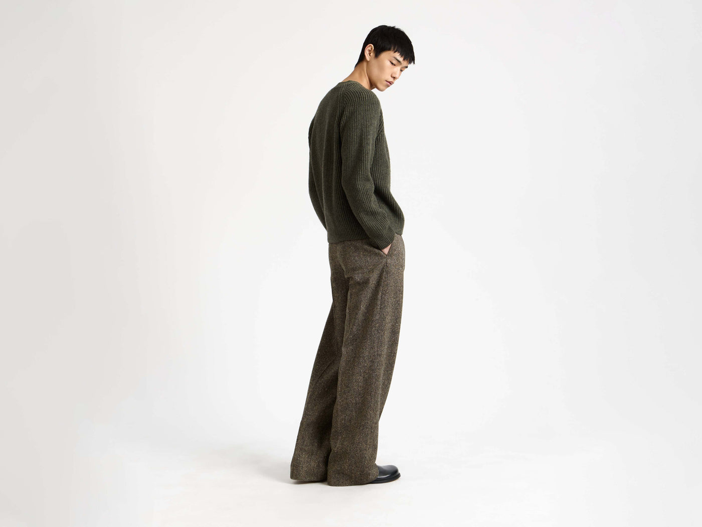 v neck cardigan hunter green Model Back 7