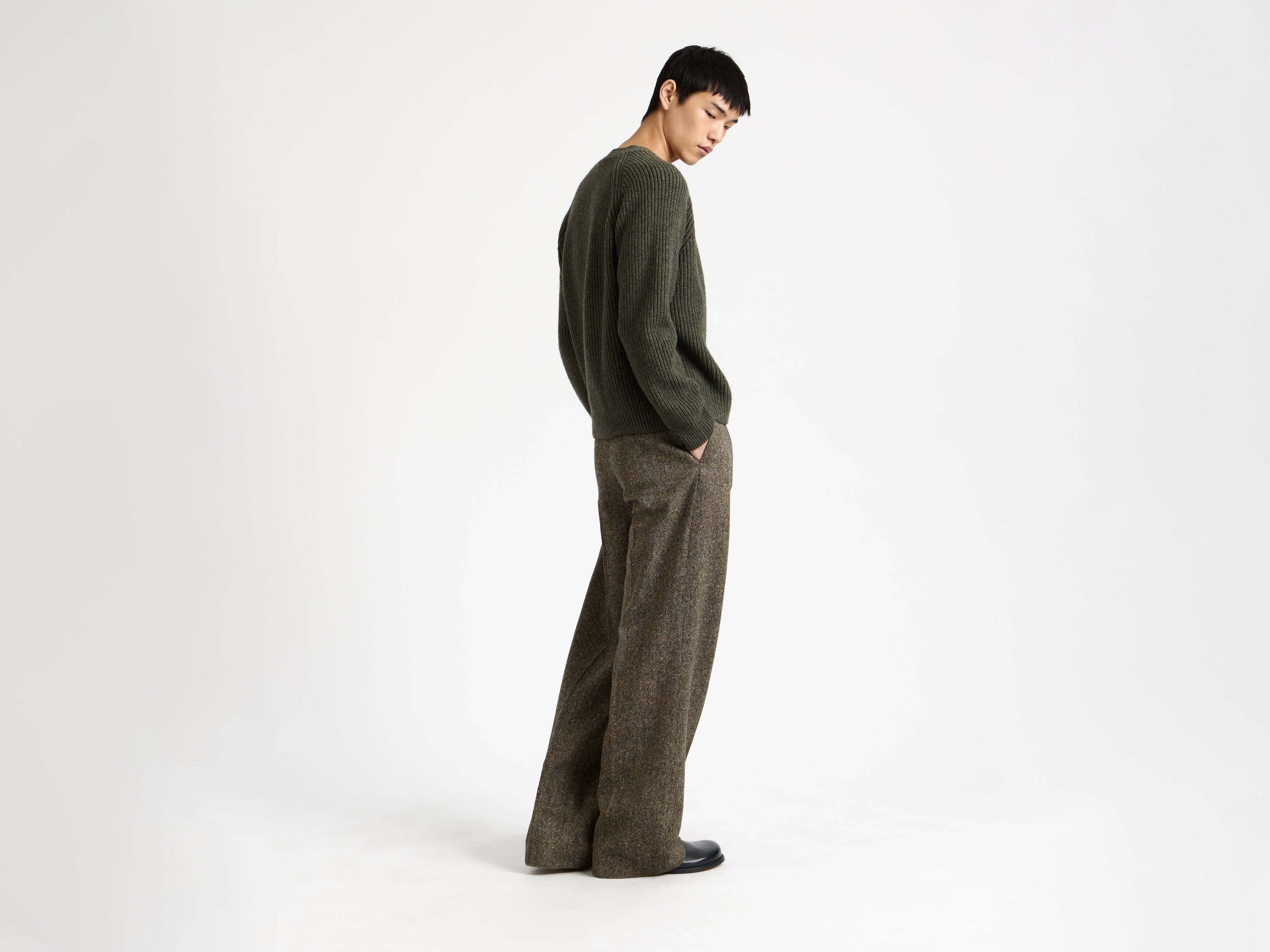 v neck cardigan hunter green Model Back 7
