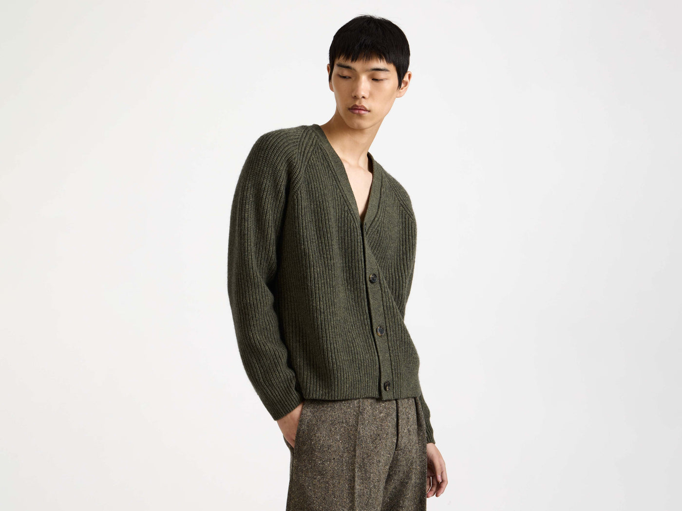 v neck cardigan hunter green Model Back 8