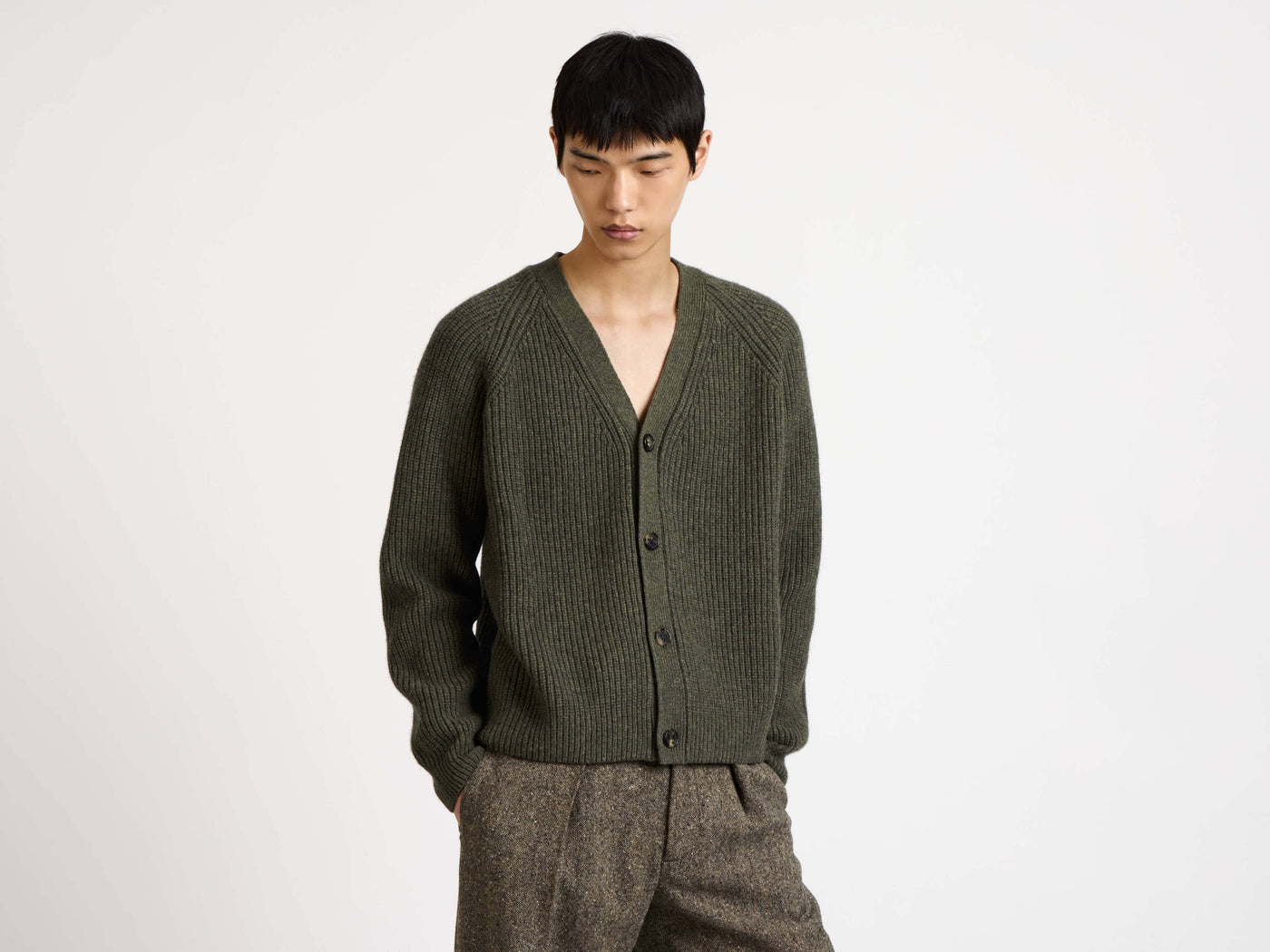 v neck cardigan hunter green Model Detail 5