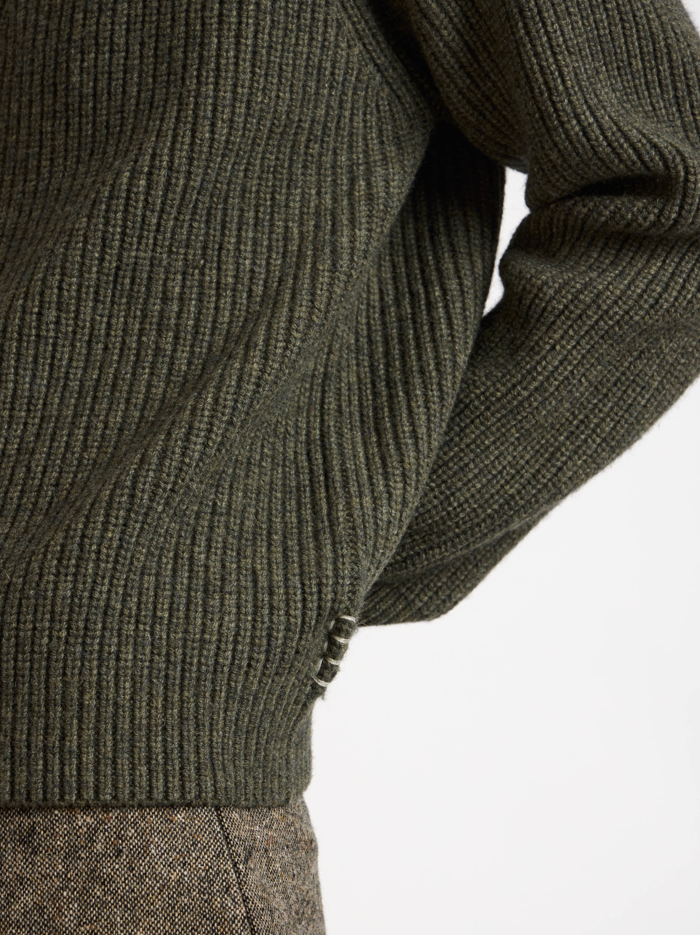 v neck cardigan hunter green Model Detail 9