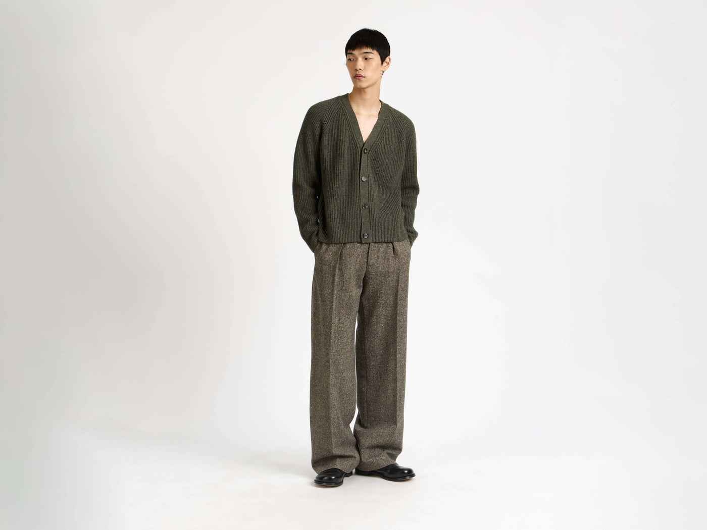 v neck cardigan hunter green Model Front 1