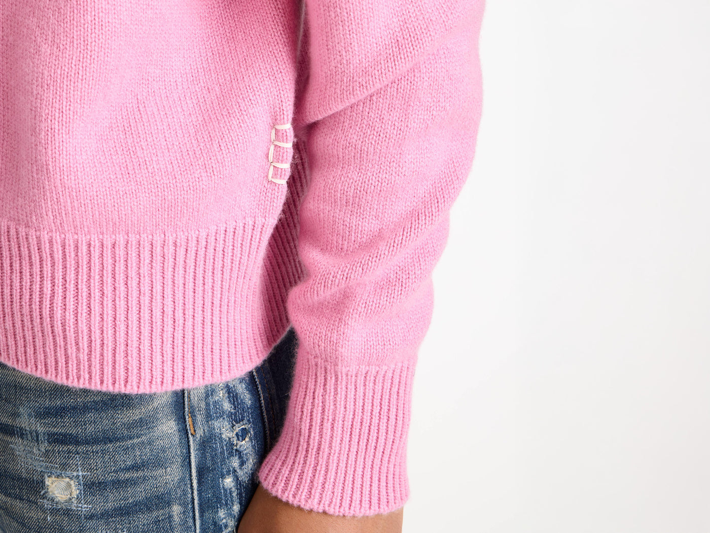 v neck jumper bubblegum 1 Model Detail 7