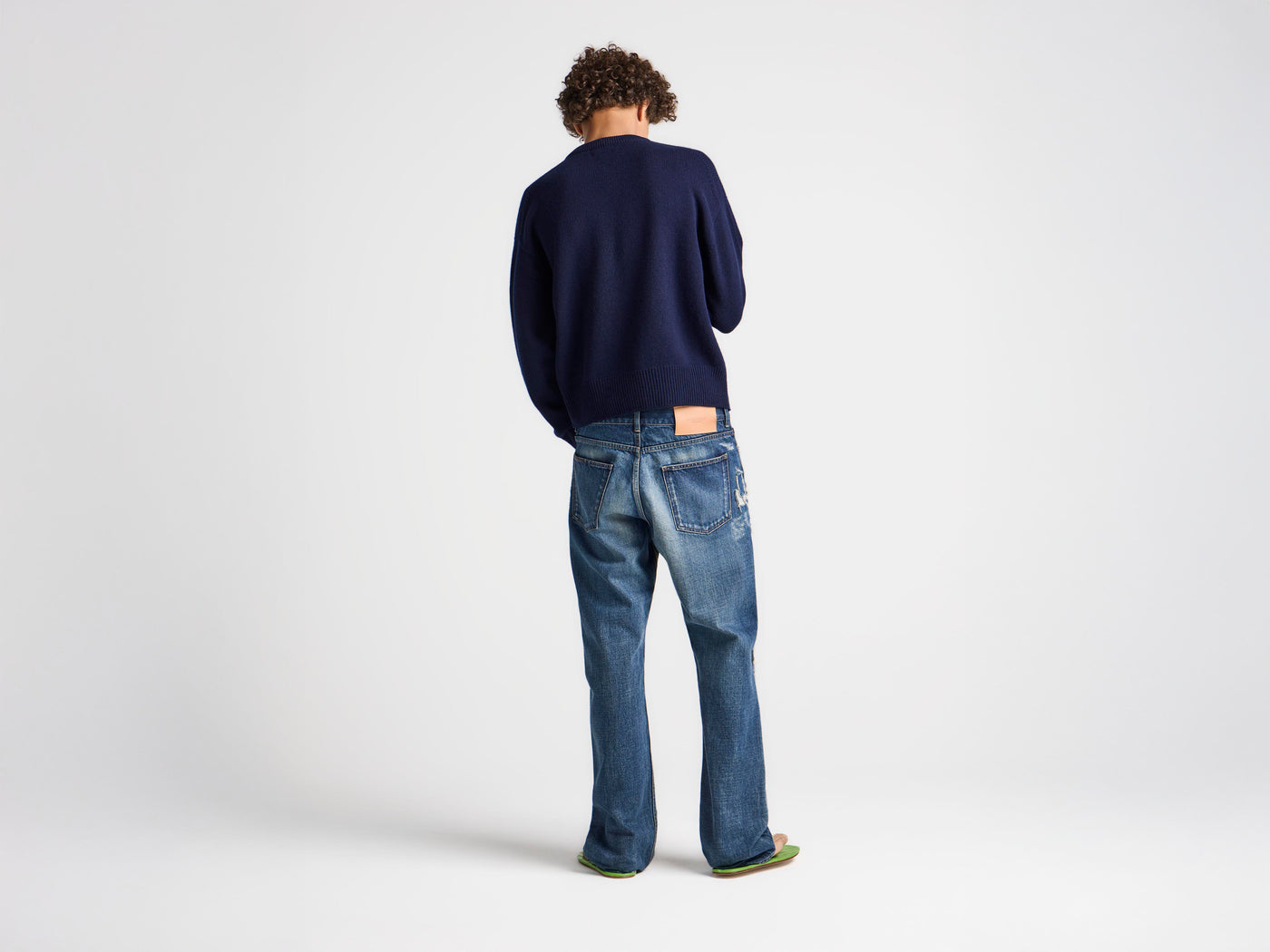 MENS V-NECK CASHMERE JUMPER IN NAVY