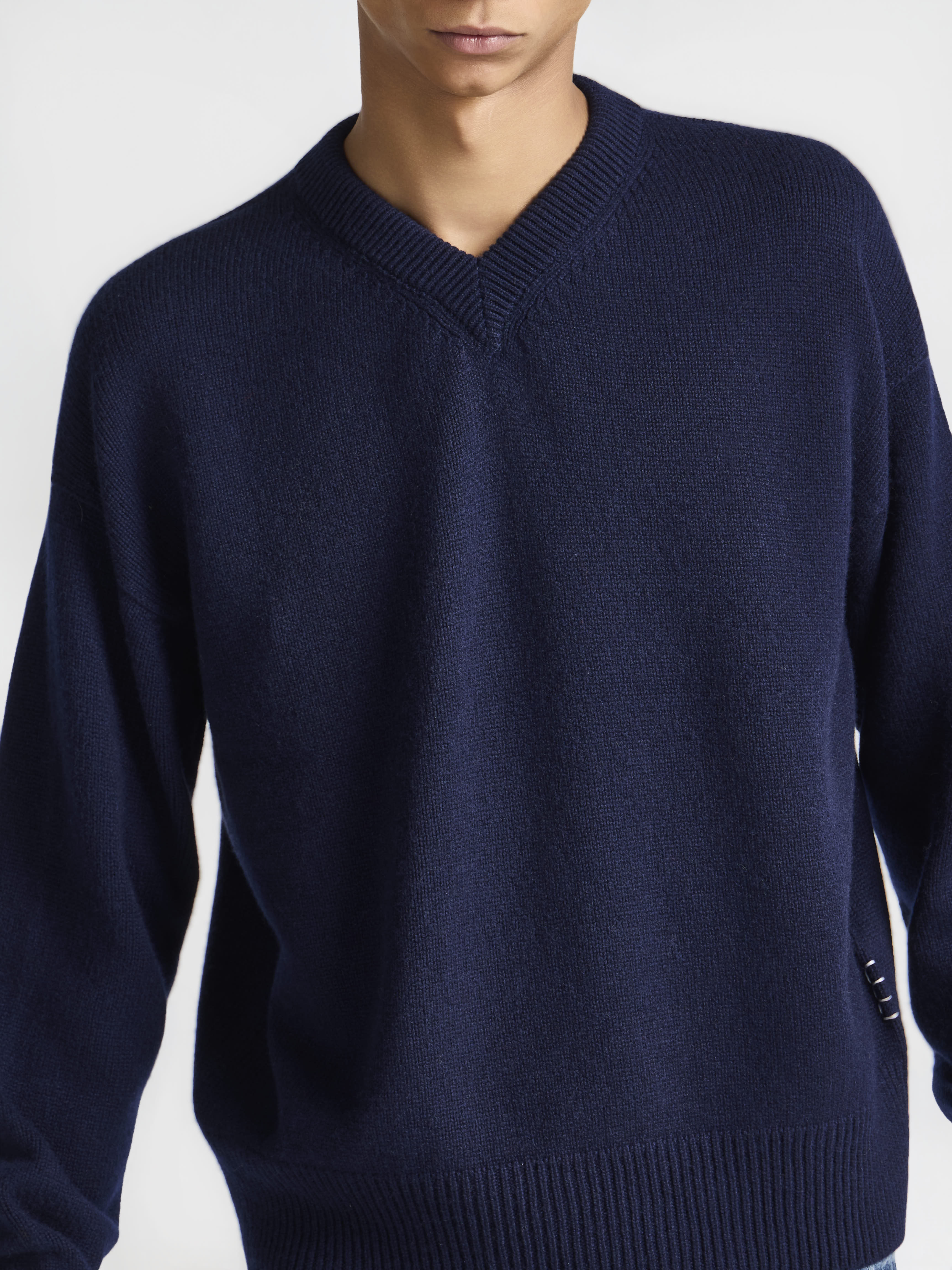 MENS V-NECK CASHMERE JUMPER IN NAVY in NAVY KW1423YN0472888XXS