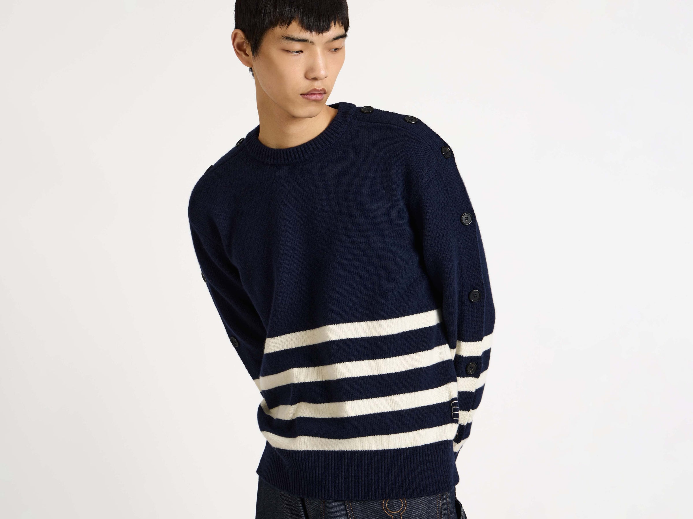 buttoned sleeve breton jumper navy Model Detail 4