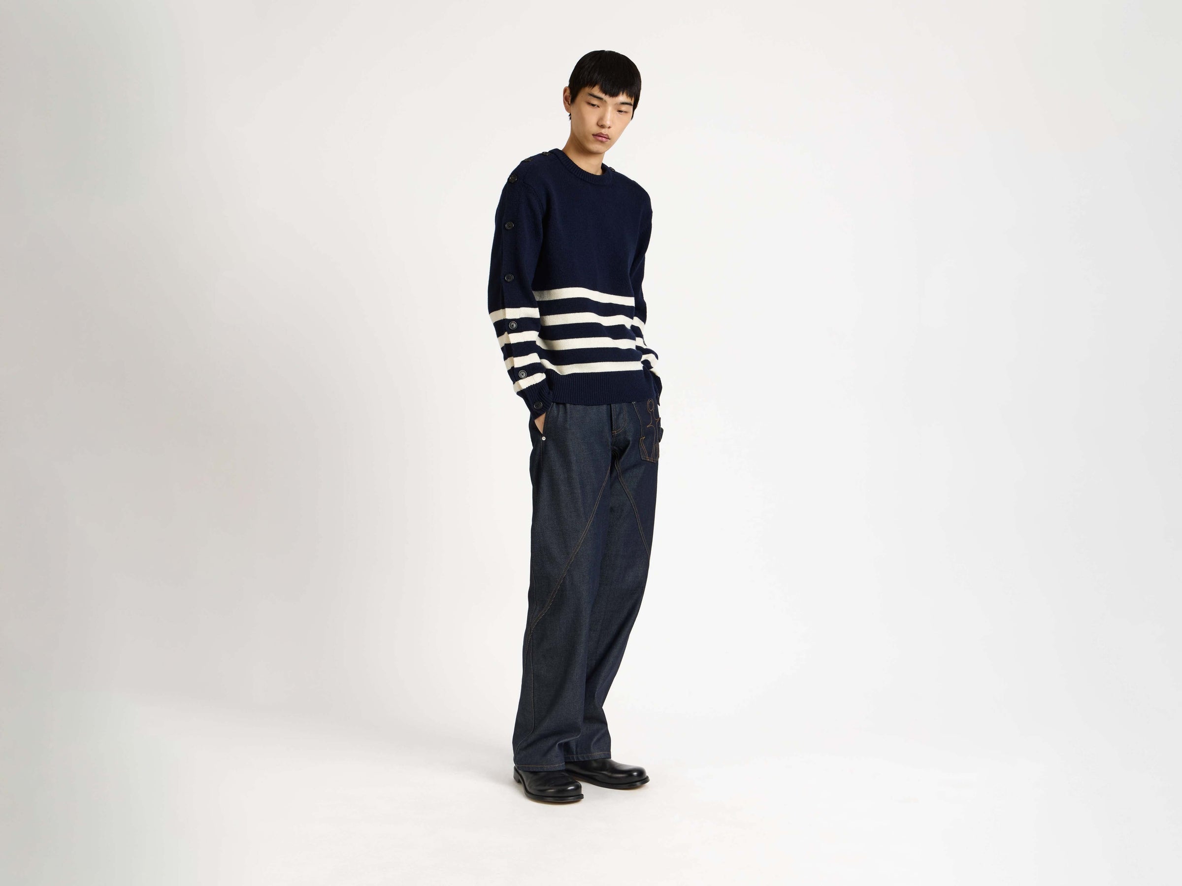 buttoned sleeve breton jumper navy Model Front 8