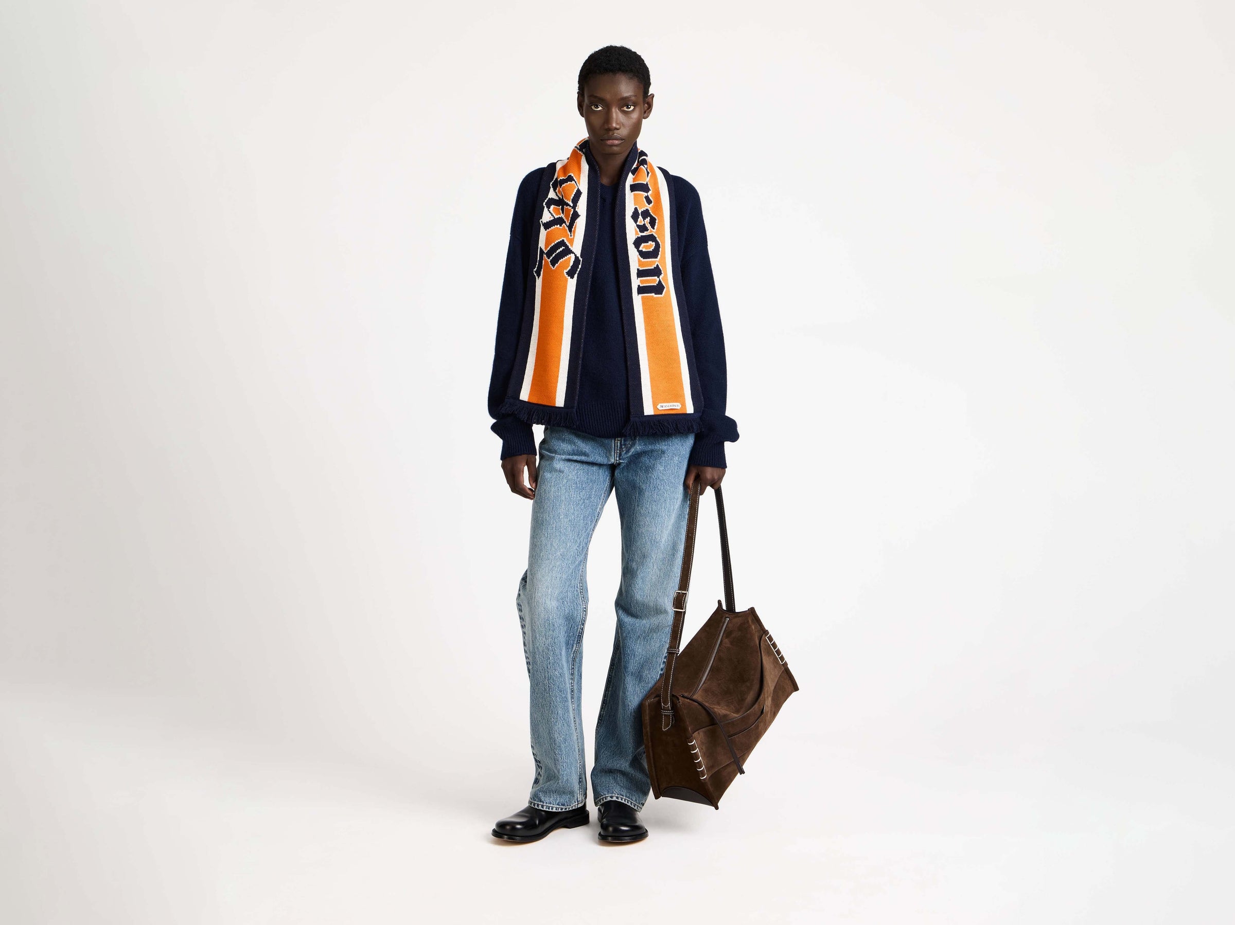 winner football scarf orange Model Front 7