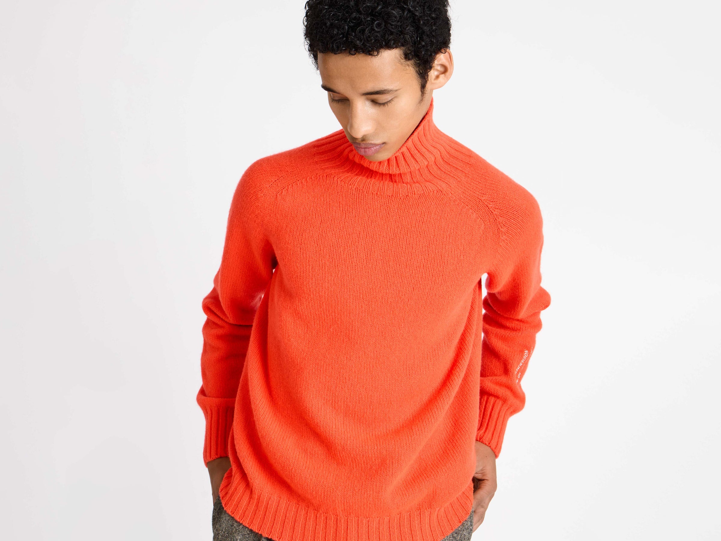 TURTLENECK JUMPER IN NEON ORANGE