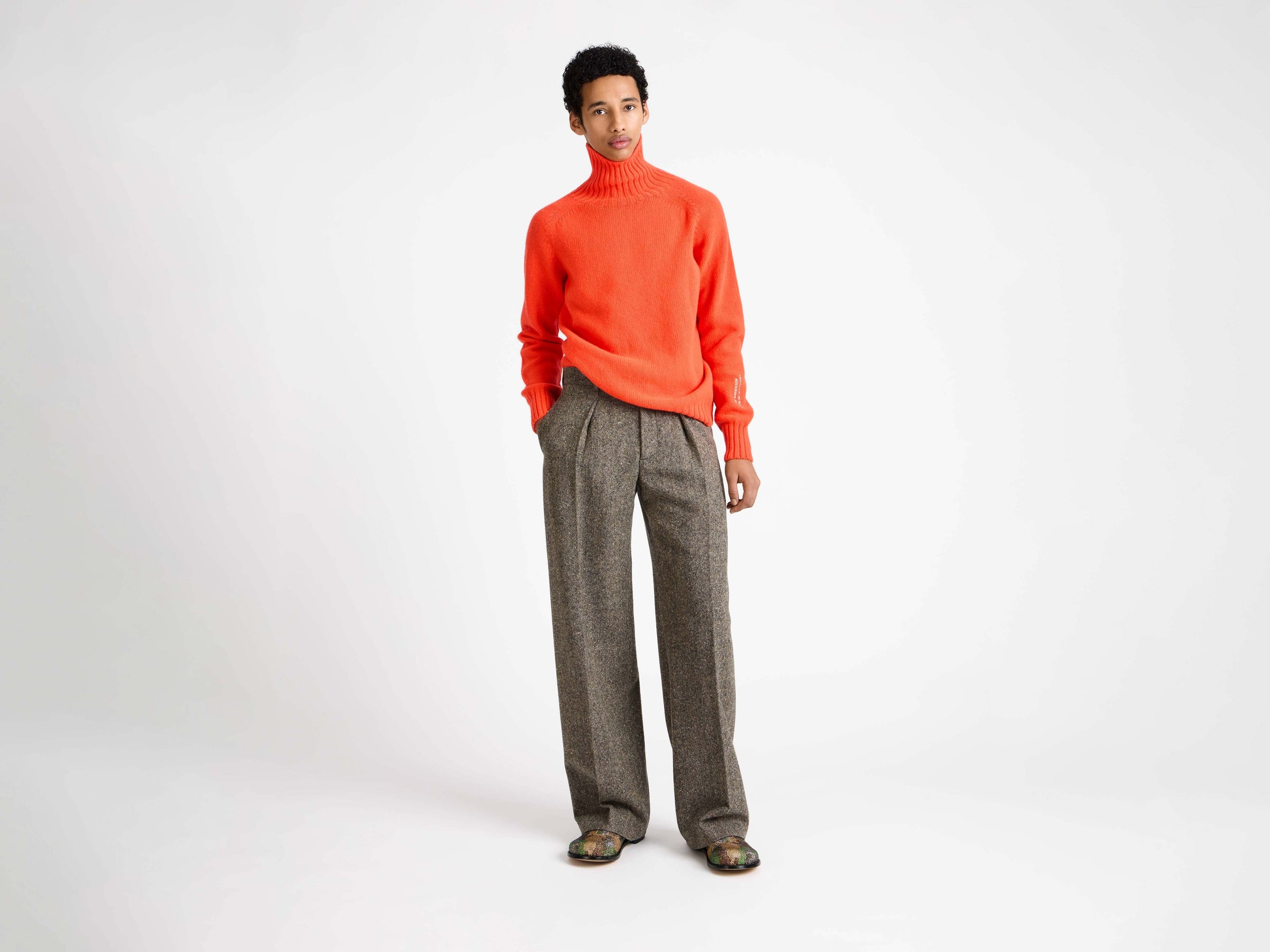 TURTLENECK JUMPER IN NEON ORANGE