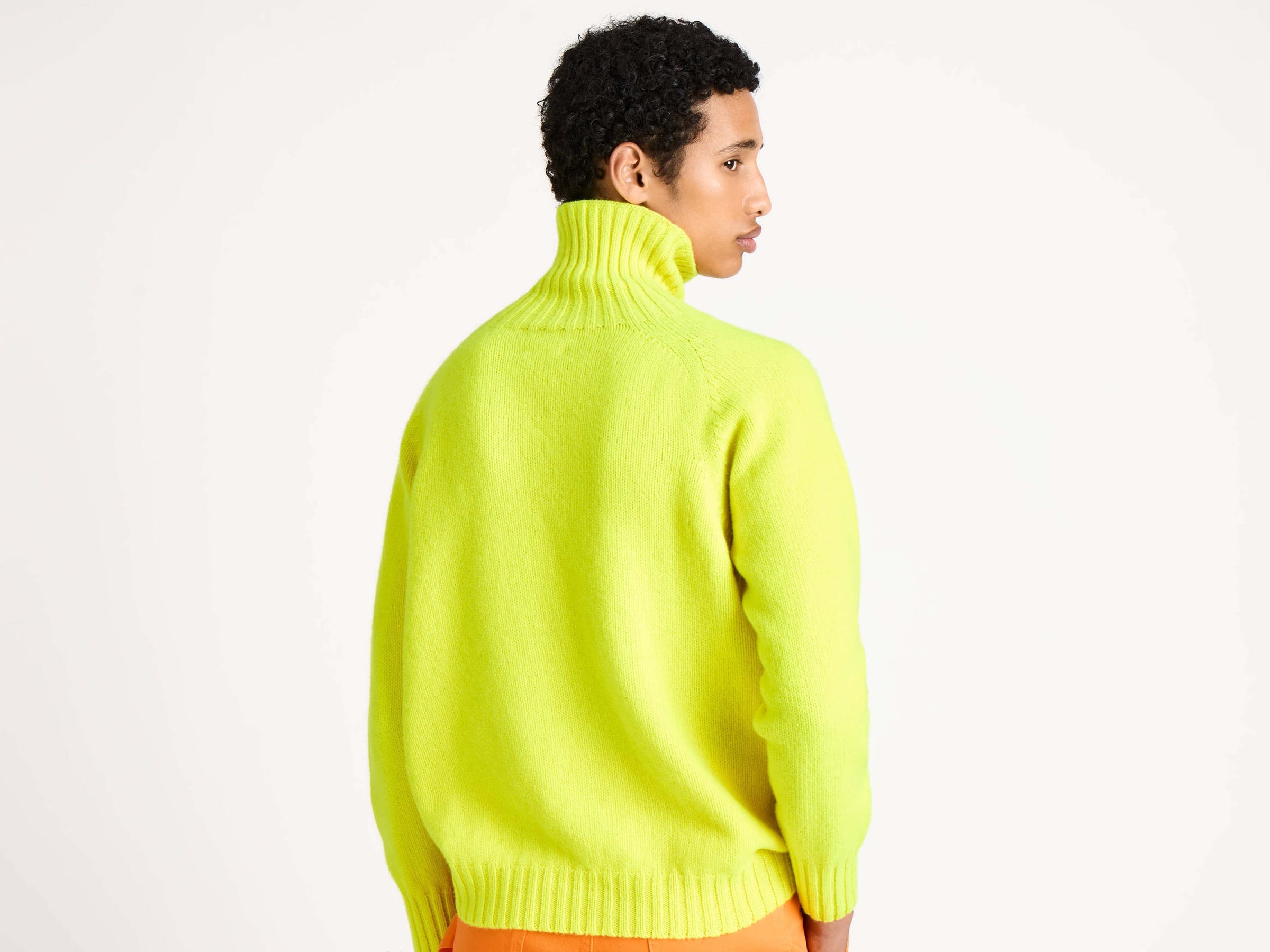 turtle neck jumper neon yellow Model Detail 1