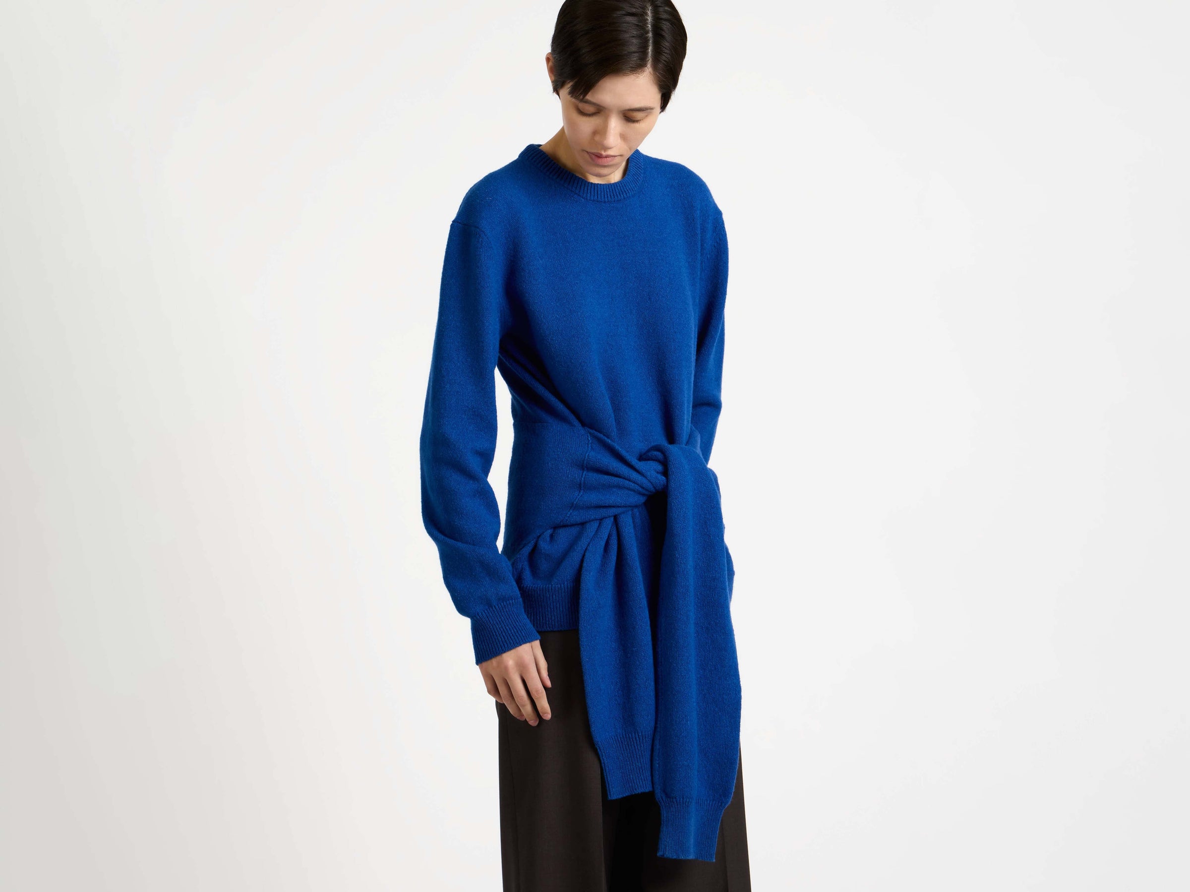 SLEEVE-TIE WAISTED JUMPER IN COBALT