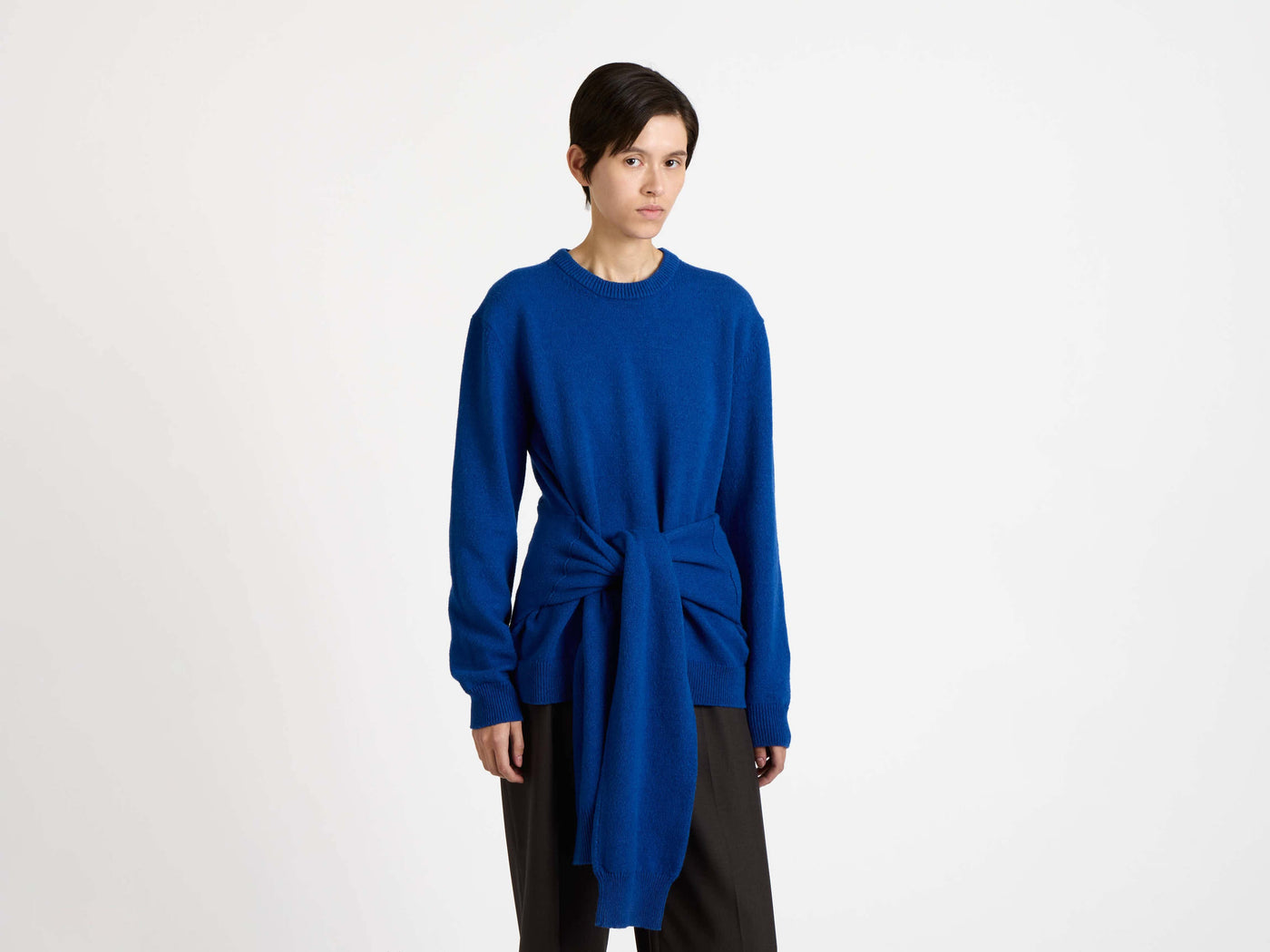 SLEEVE-TIE WAISTED JUMPER IN COBALT