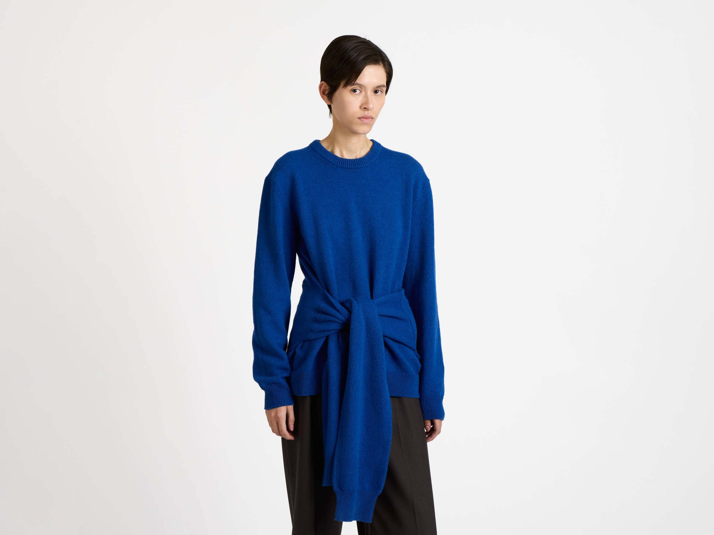 SLEEVE-TIE WAISTED JUMPER IN COBALT