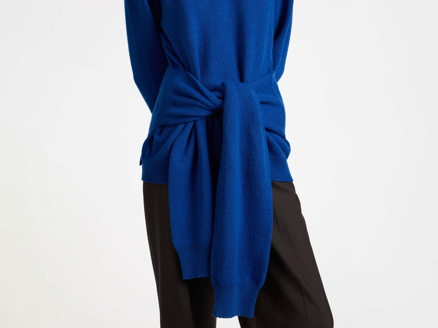 SLEEVE-TIE WAISTED JUMPER IN COBALT
